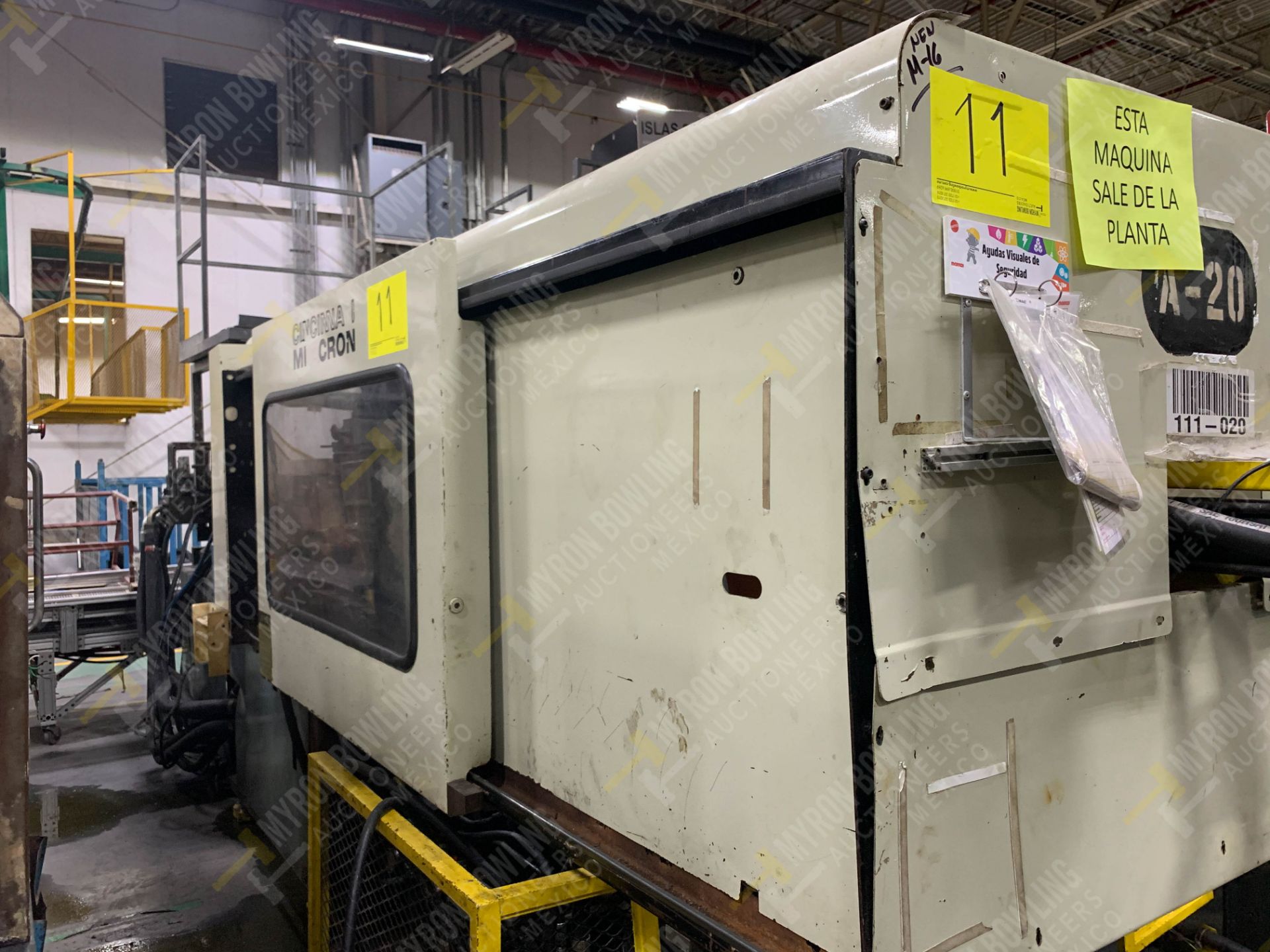 220 TON CINCINNATI MILACRON VT-220-17 PLASTIC INJECTION MOLDING MACHINE - Image 7 of 23