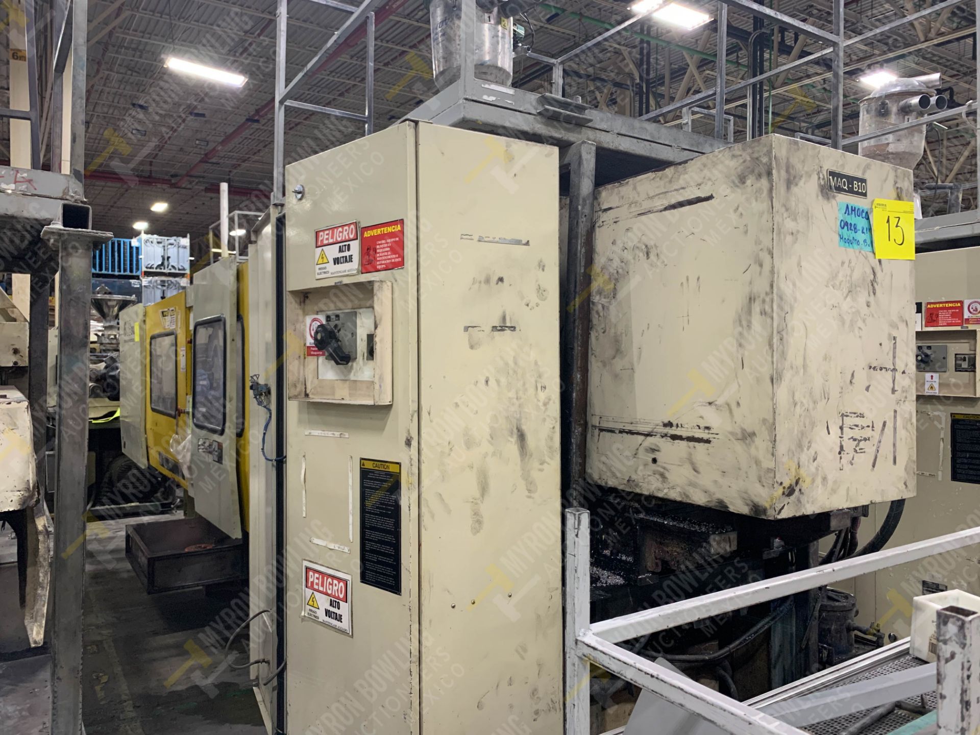 300 TON CINCINNATI MILACRON VH300-36 PLASTIC INJECTION MOLDING MACHINE