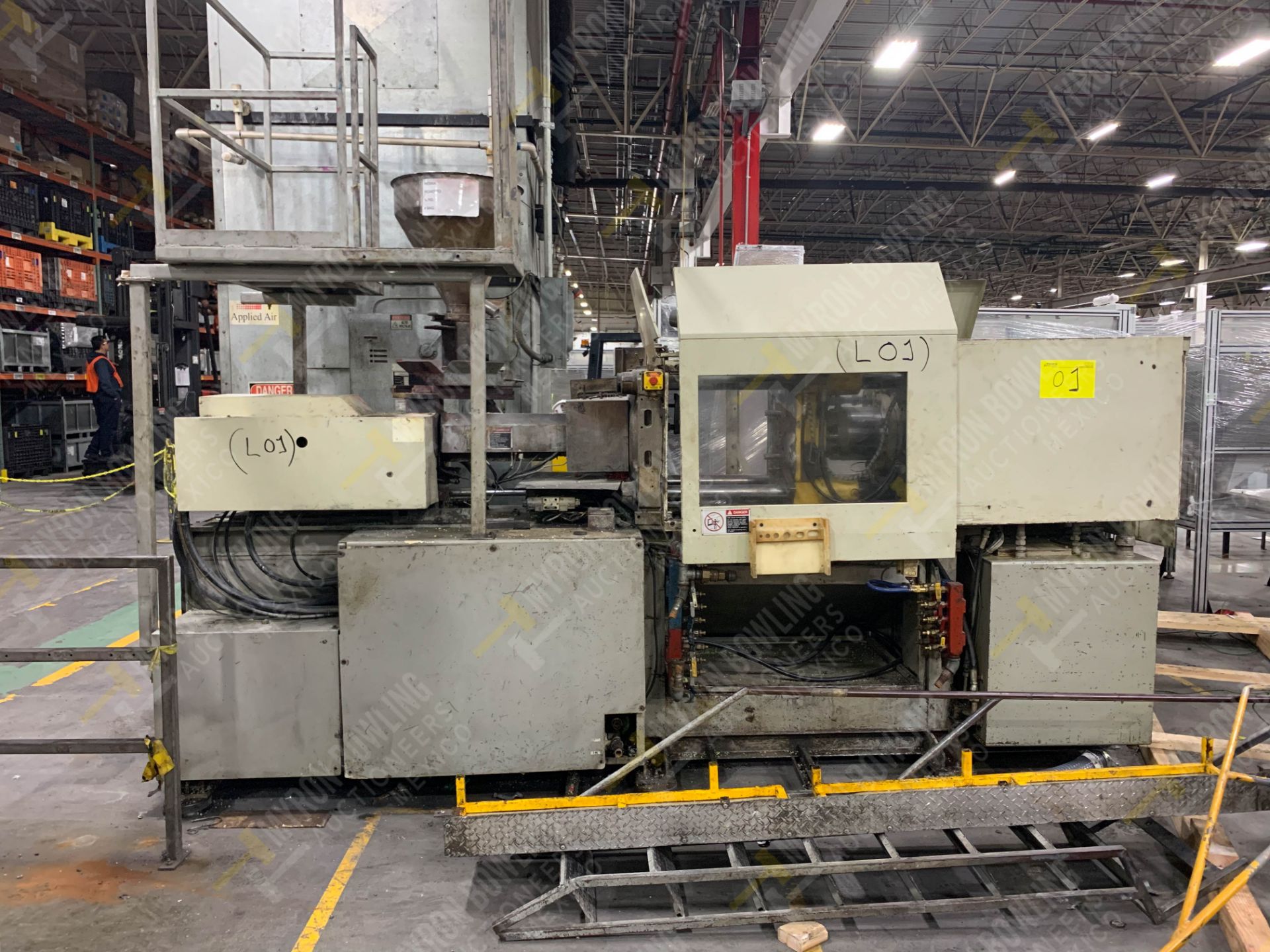 90 TON TOSHIBA ISGS90V10-2Y PLASTIC INJECTION MOLDING MACHINE - Image 3 of 17