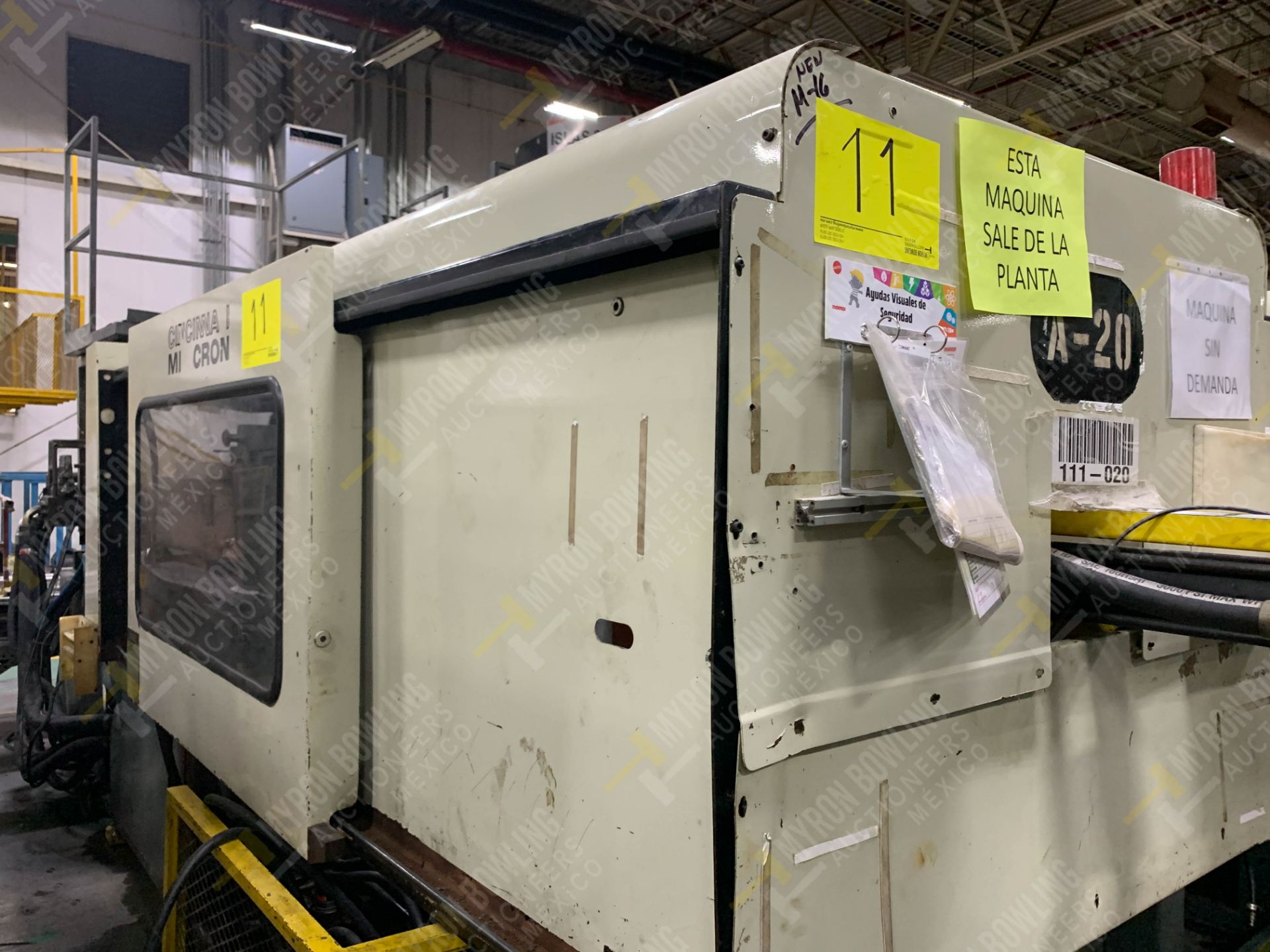 220 TON CINCINNATI MILACRON VT-220-17 PLASTIC INJECTION MOLDING MACHINE - Image 18 of 23