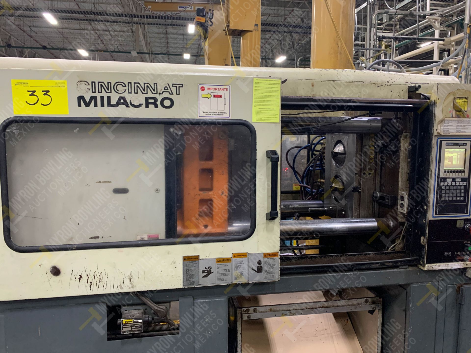 220 TON CINCINNATI MILACRON VT-220-20 PLASTIC INJECTION MOLDING MACHINE, MFG YEAR 1996 - Image 4 of 19