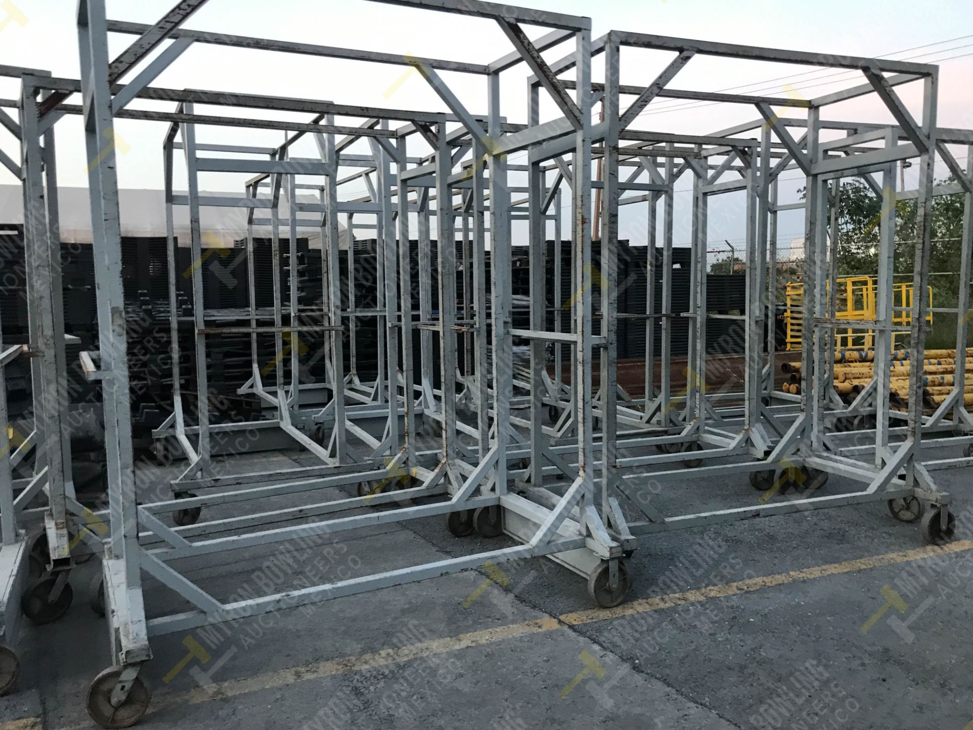 8 HEAVY DUTY METAL FRAME CAGE ON CASTERS (DIMENSIONS 2.40x2.00x0.90 METERS) - Image 7 of 7