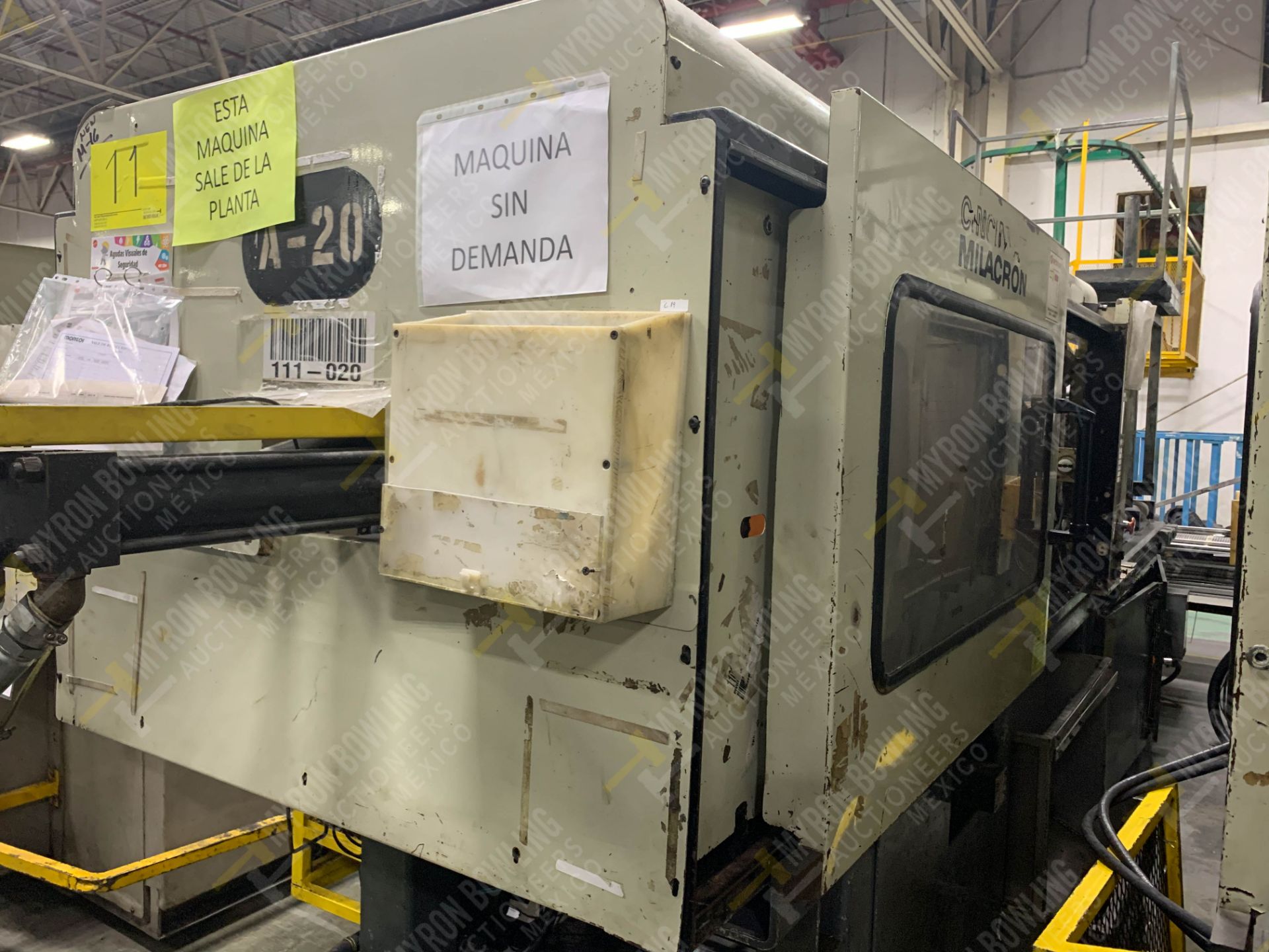 220 TON CINCINNATI MILACRON VT-220-17 PLASTIC INJECTION MOLDING MACHINE - Image 21 of 23