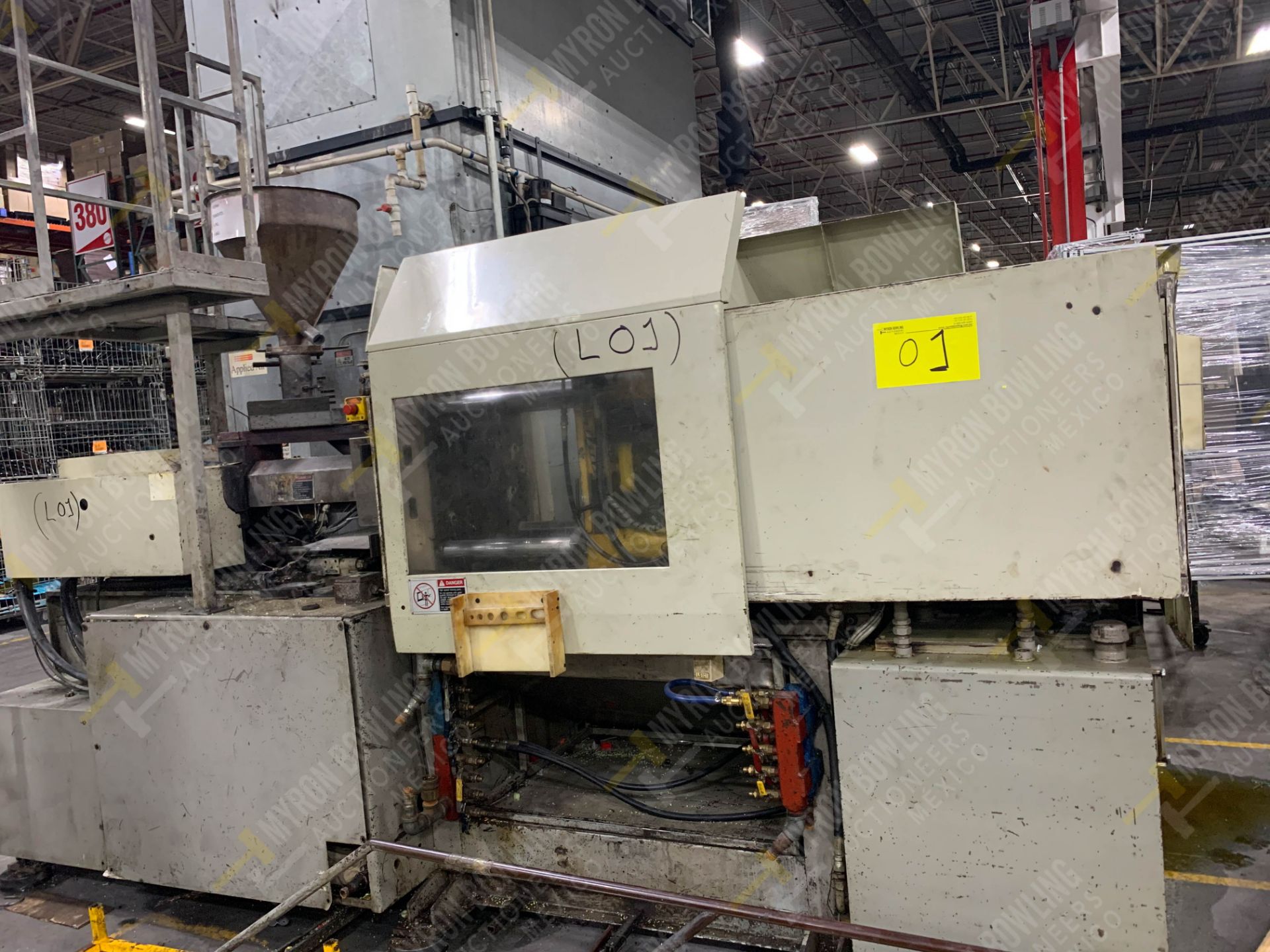 90 TON TOSHIBA ISGS90V10-2Y PLASTIC INJECTION MOLDING MACHINE - Image 2 of 17