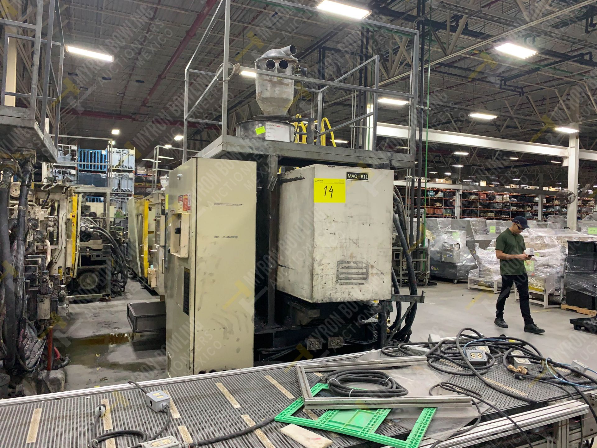 310 TON TOSHIBA ISGS310V10-19-AT PLASTIC INJECTION MOLDING MACHINE. - Image 8 of 24