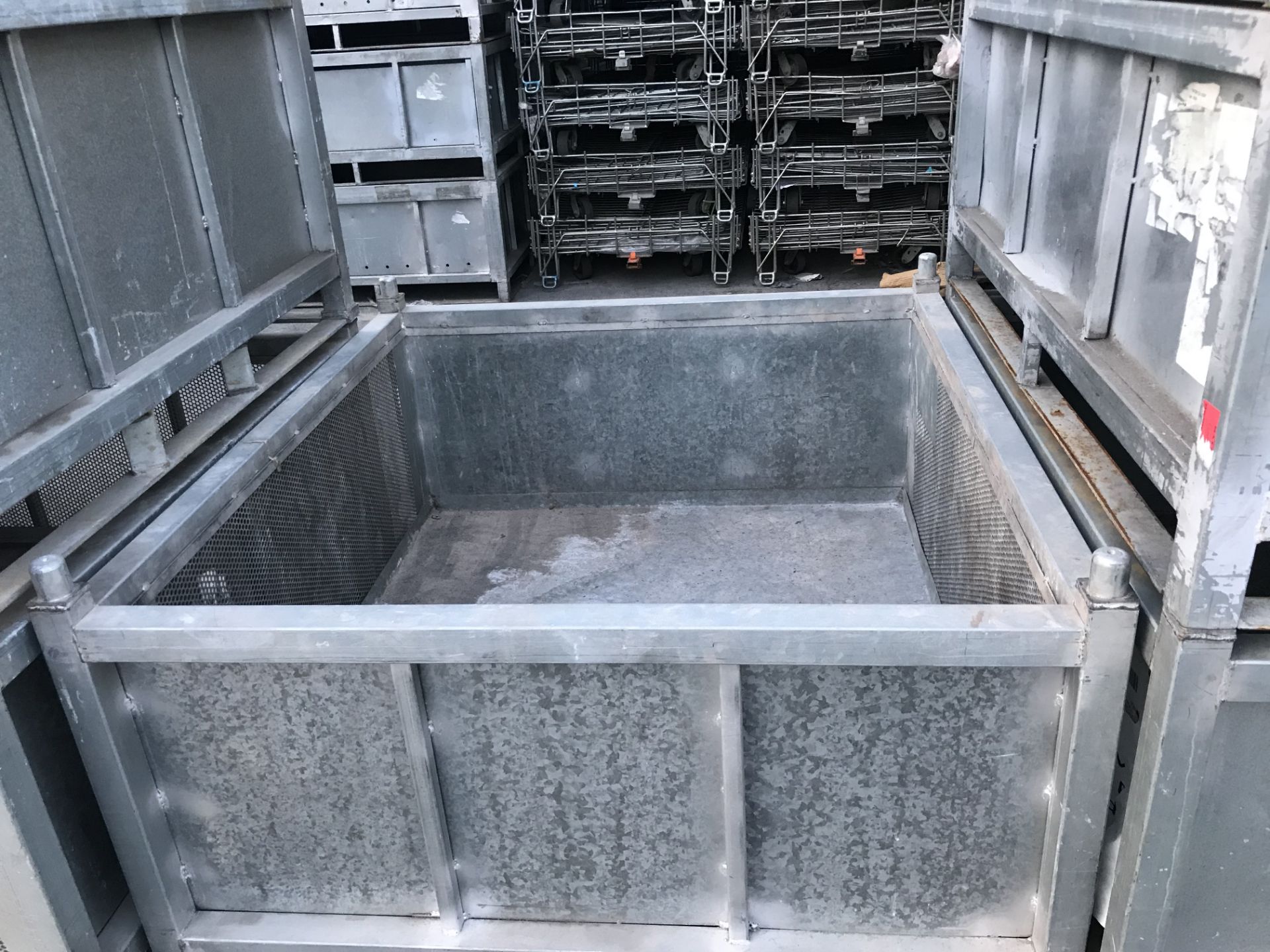70 GALVANIZED STEEL CONTAINERS XYTEC (DIMENSIONS 0.60x1.32x1.24 METERS)