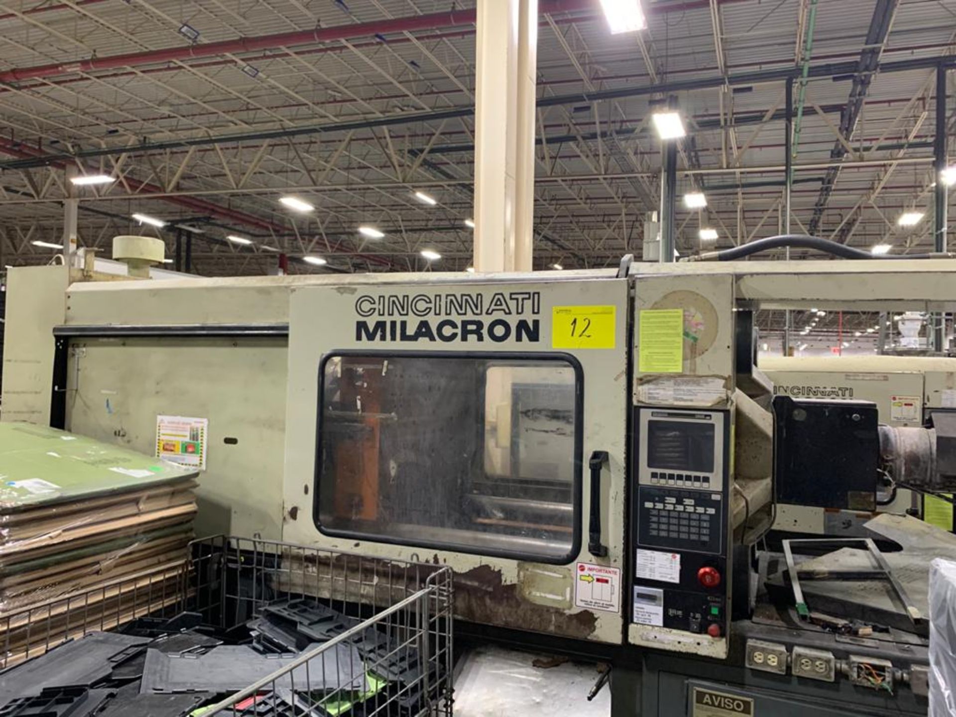 300 TON CINCINNATI MILACRON VH300-36 PLASTIC INJECTION MOLDING MACHINE - Image 2 of 20