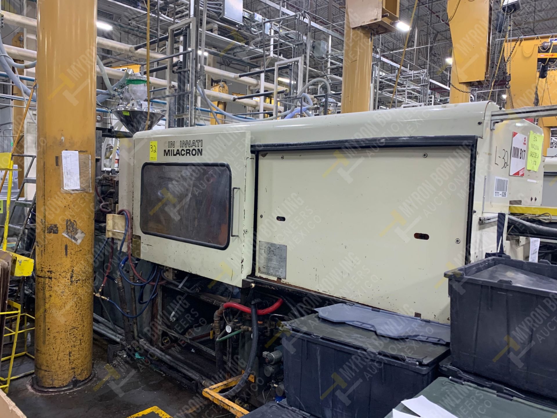 220 TON CINCINNATI MILACRON VT-220-20 PLASTIC INJECTION MOLDING MACHINE, MFG YEAR 1994 - Image 5 of 14