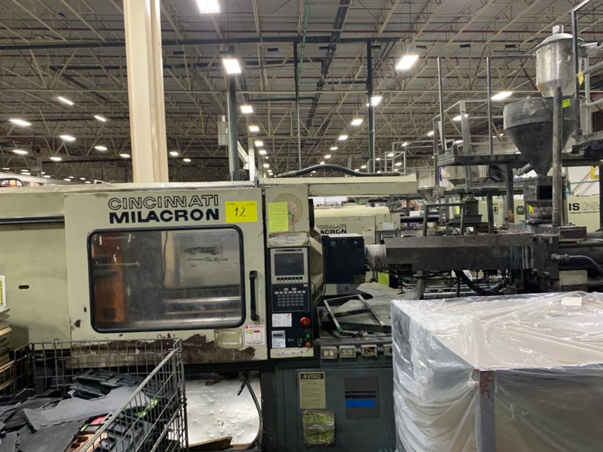 300 TON CINCINNATI MILACRON VH300-36 PLASTIC INJECTION MOLDING MACHINE - Image 5 of 20