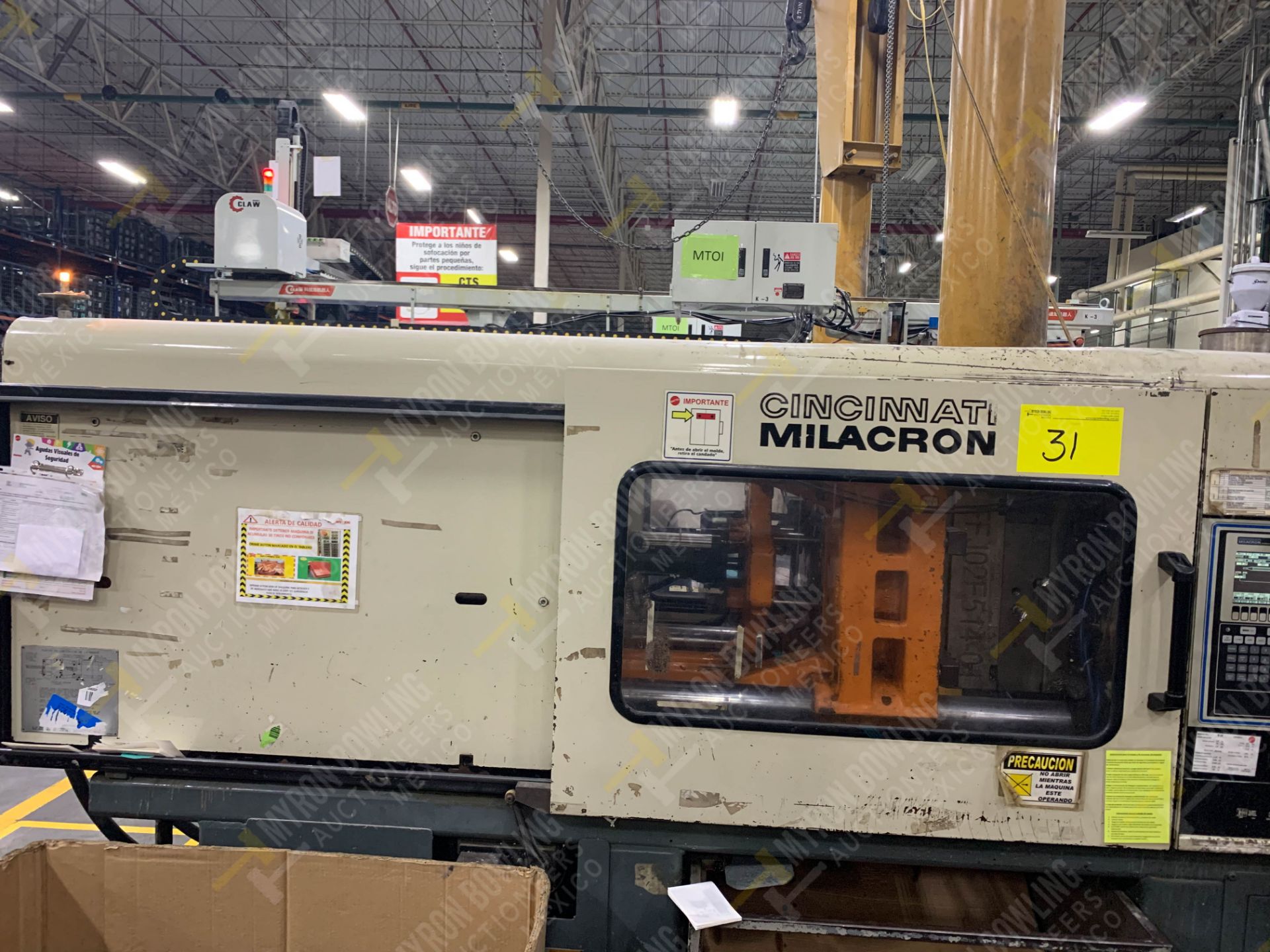 220 TON CINCINNATI MILACRON VT-220-20 PLASTIC INJECTION MOLDING MACHINE, MFG YEAR 1997 - Image 3 of 12