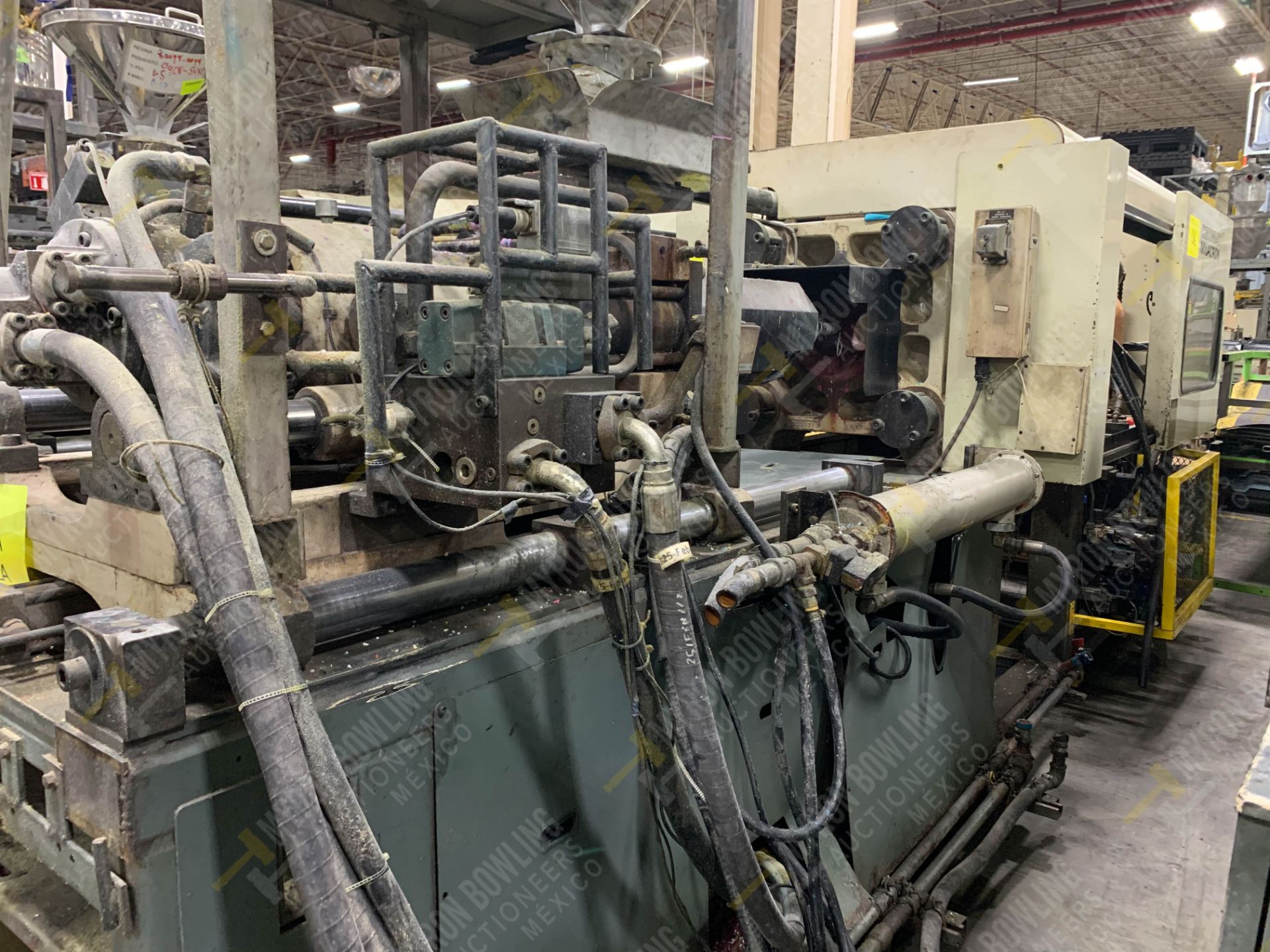 165 TON CINCINNATI MILACRON VT165 PLASTIC INJECTION MOLDING MACHINE - Image 4 of 23