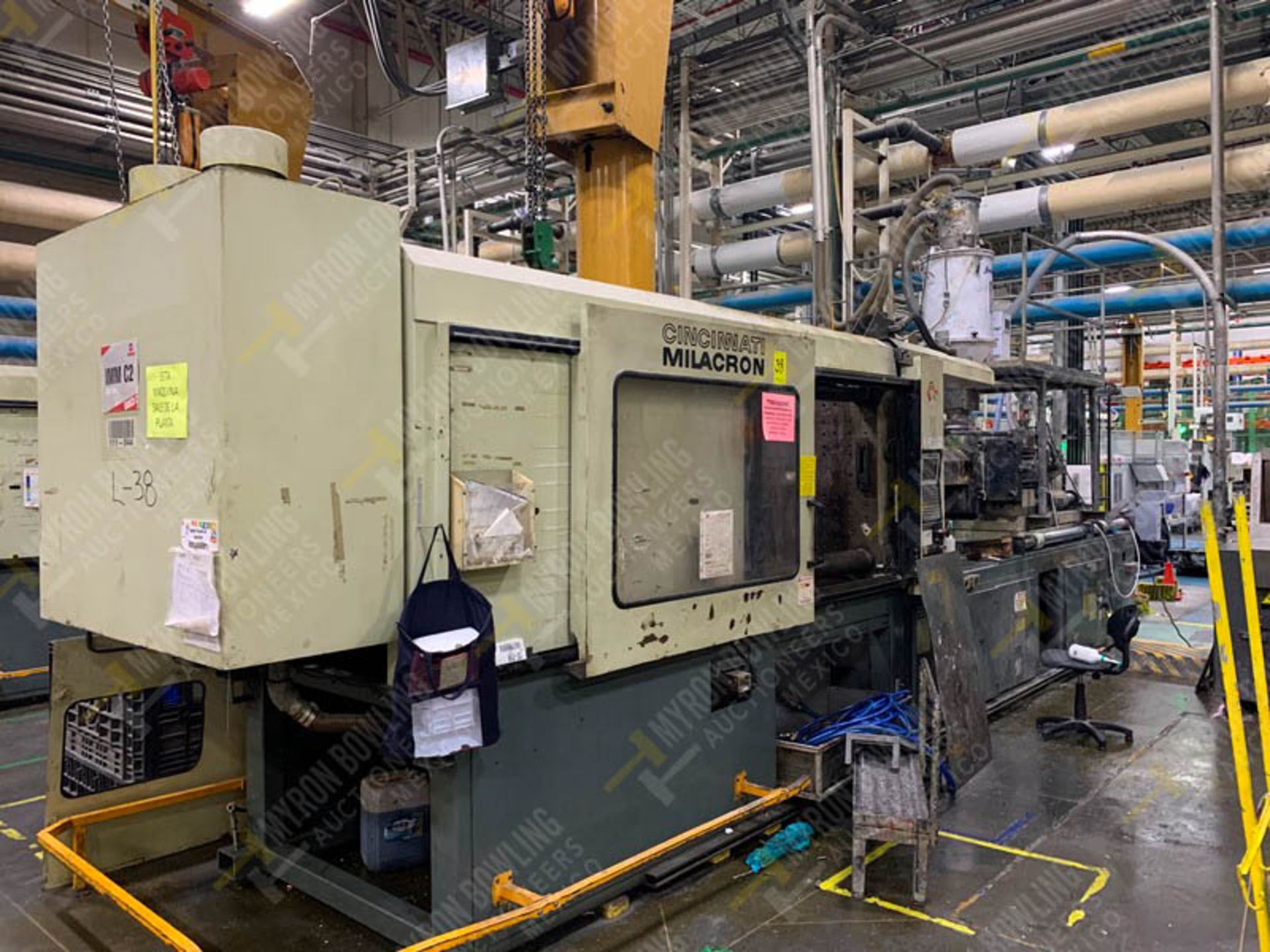 500 TON CINCINNATI MILACRON VH-500-105 PLASTIC INJECTION MOLDING MACHINE, MFG YEAR 1994