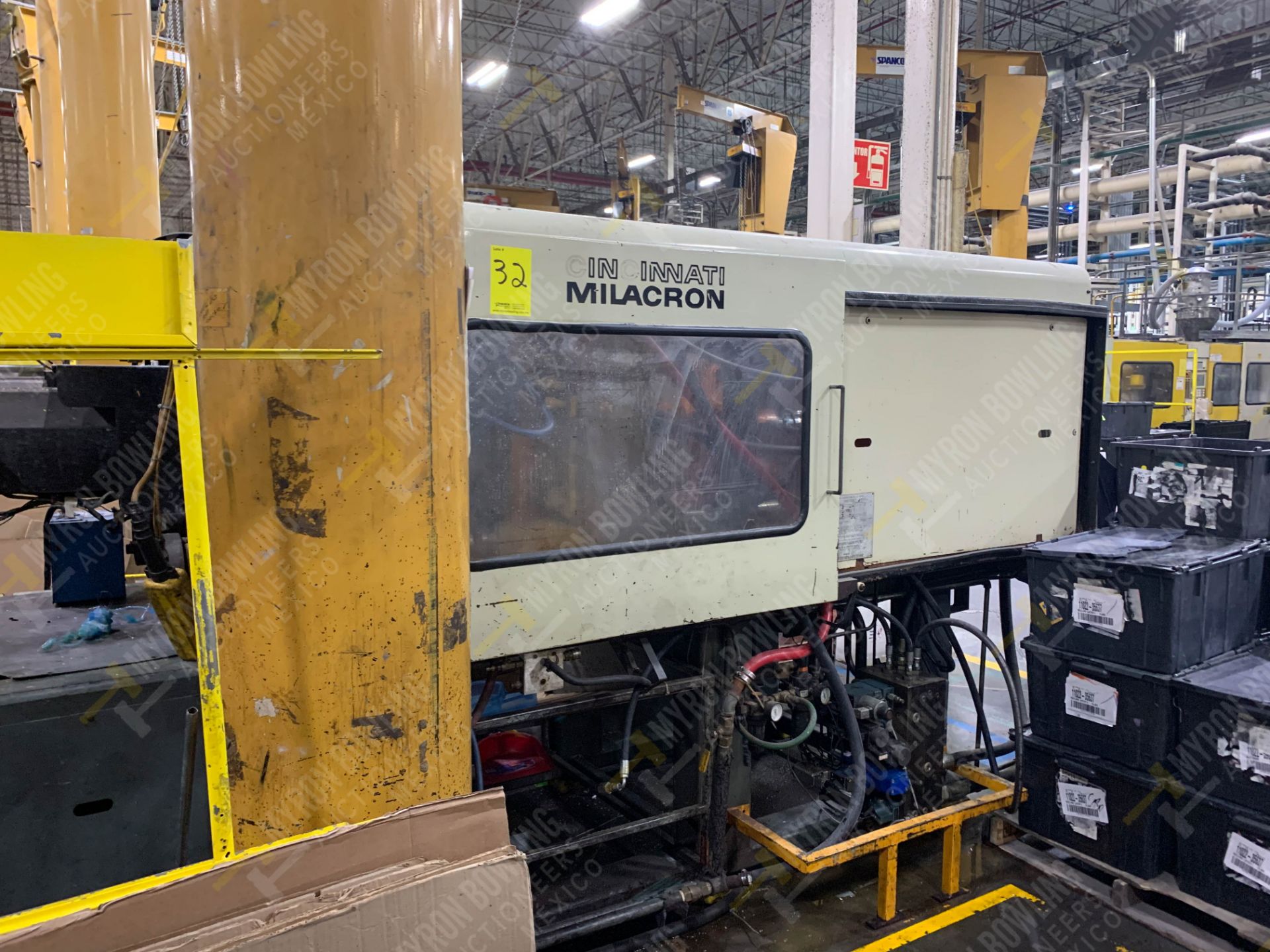 220 TON CINCINNATI MILACRON VT-220-20 PLASTIC INJECTION MOLDING MACHINE, MFG YEAR 1994 - Image 6 of 14