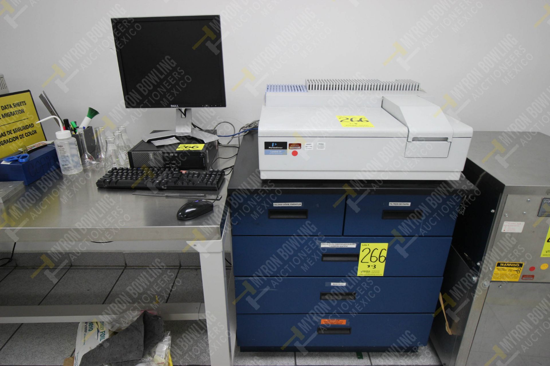 SPECTROMETER UV/VIS, MARCA PERKINELMER, MODELO LAMBDA 25, INCLUYE GABINETE DE 5 CAJONES, CPU, MONIT - Image 6 of 12