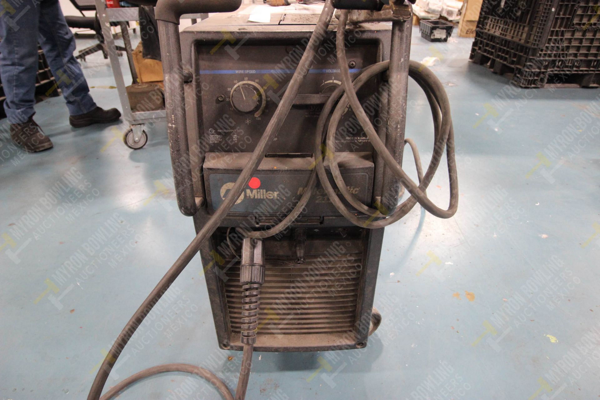 MAQUINA DE SOLDAR PROCESO MIG, MARCA MILLER, NO. SERIE LH530532B, MODELO MILLERMATIC 212, CON CAPAC - Image 10 of 14