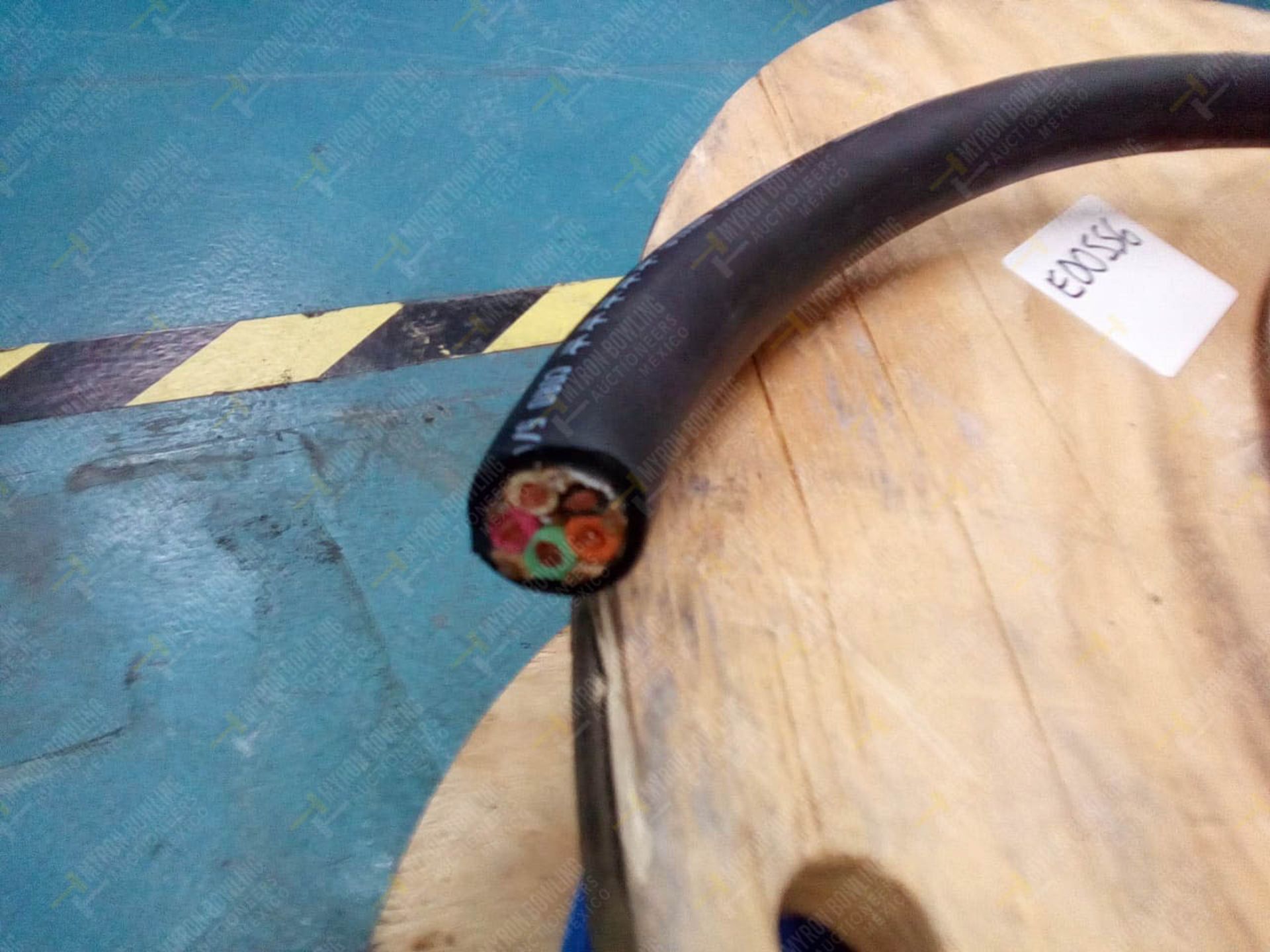 CINCO ROLLOS DE CABLE DE USO RUDO DE 5X 12. FAVOR DE INSPECCIONAR