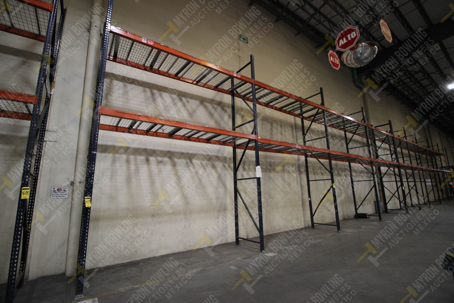 RACK INDUSTRIAL CON 5 POSTES VERTICALES DE 5.5 M DE ALTO POR 1.06 DE ANCHO Y 16 LARGUEROS HORIZONTA