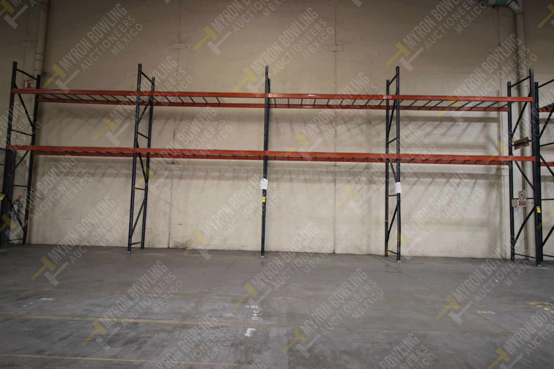 RACK INDUSTRIAL CON 5 POSTES VERTICALES DE 5.5 M DE ALTO POR 1.06 DE ANCHO Y 16 LARGUEROS HORIZONTA - Image 3 of 5