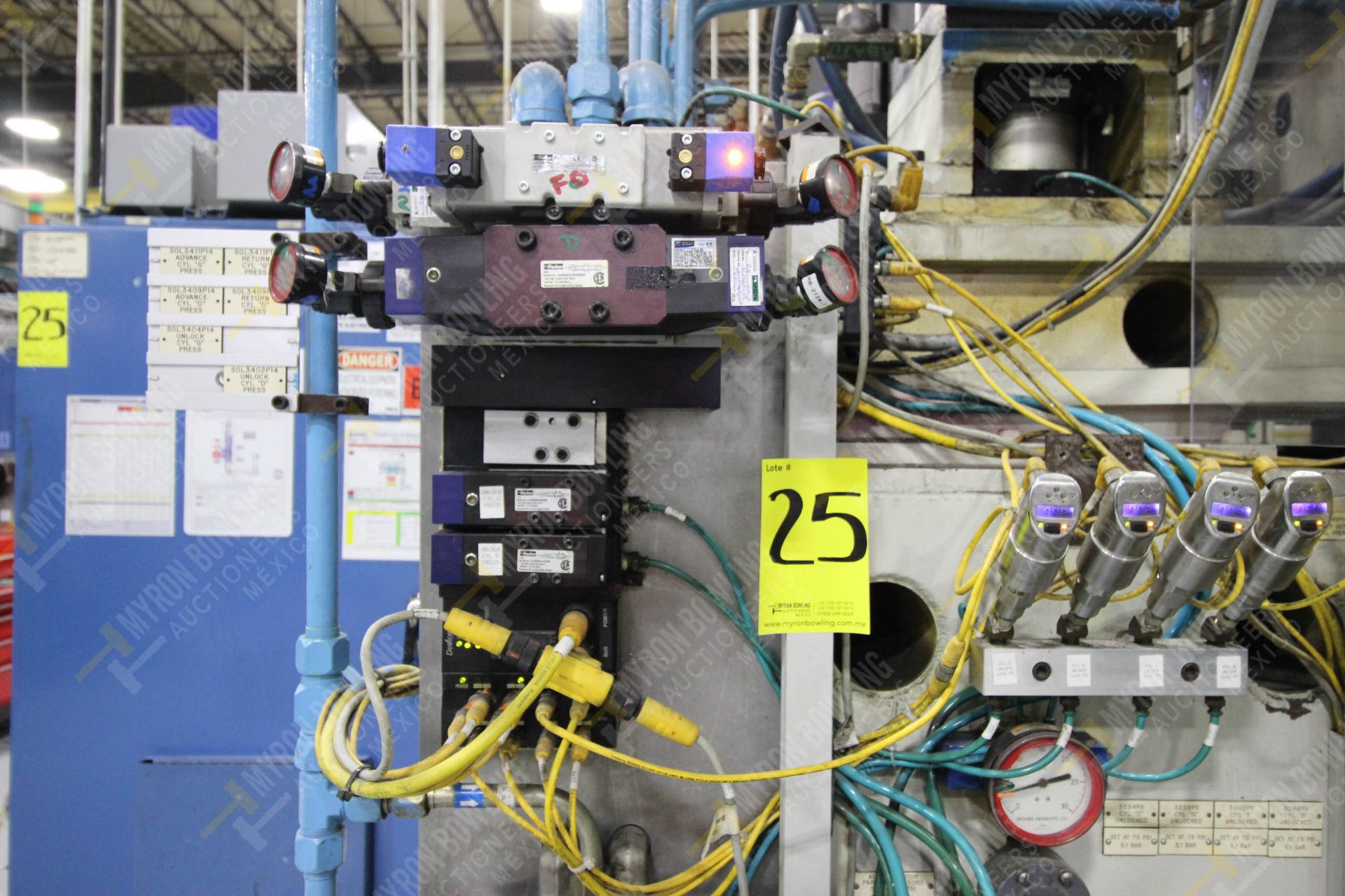 Estación semiautomática para operación 380, contiene: Prensa con 4 actuadores en estructura - Image 18 of 38
