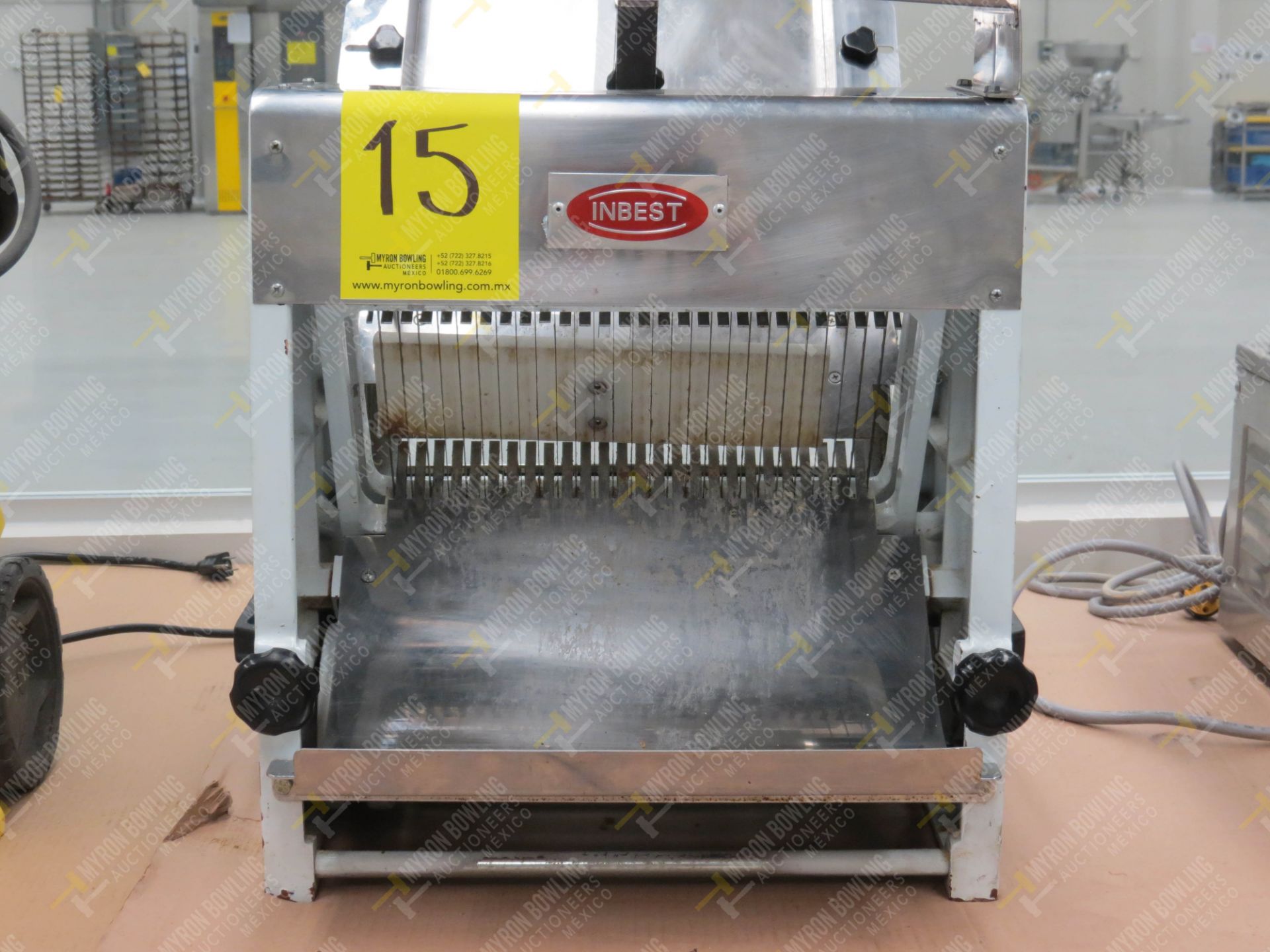 Rebanadora de pan de caja marca Inbest, Modelo 85081512, No. de Serie 639387, año 2006