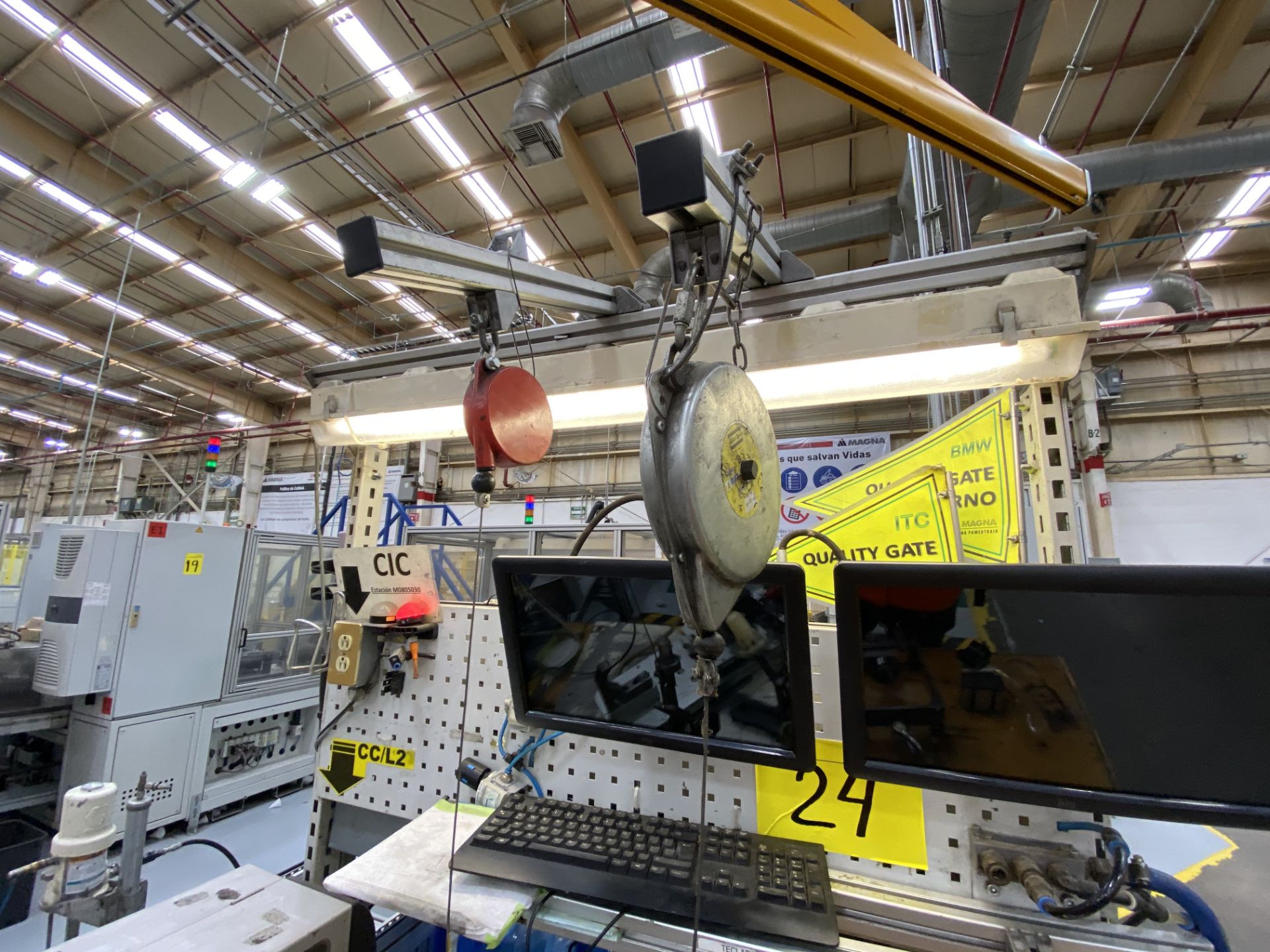 Manual working station for gears assembly, including manual clamping device - Image 3 of 13