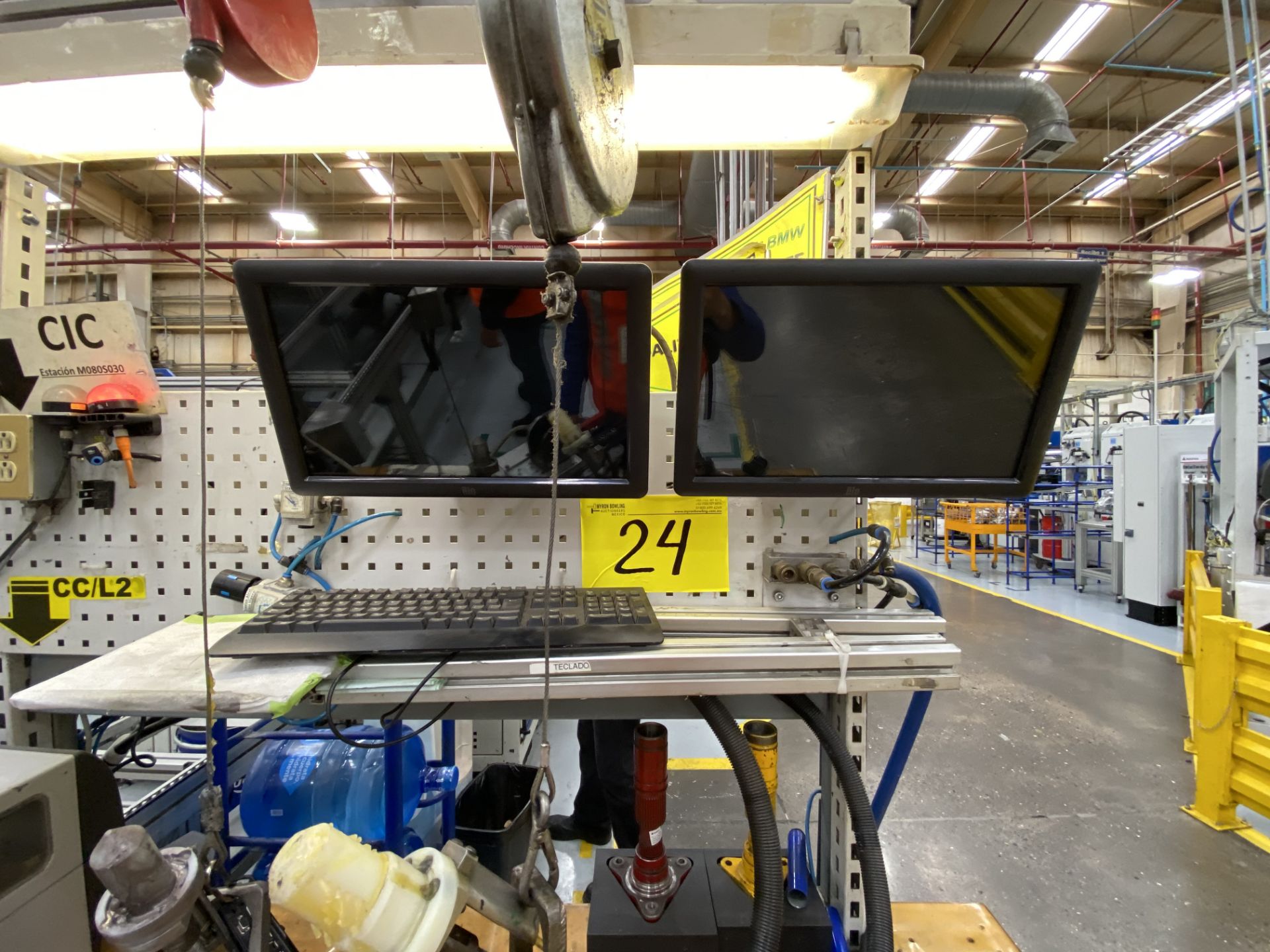 Manual working station for gears assembly, including manual clamping device - Image 2 of 13