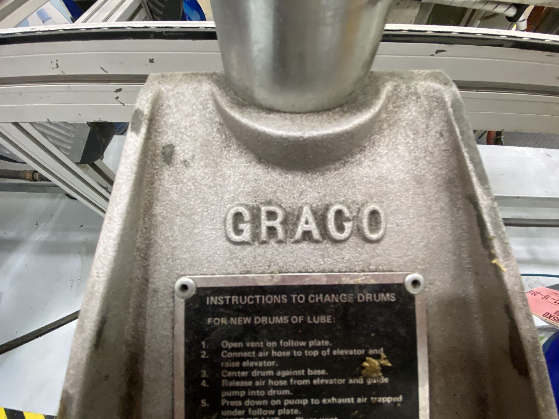 Two GRACO grease pumps model E15E and serial number: K52993 - Image 9 of 10