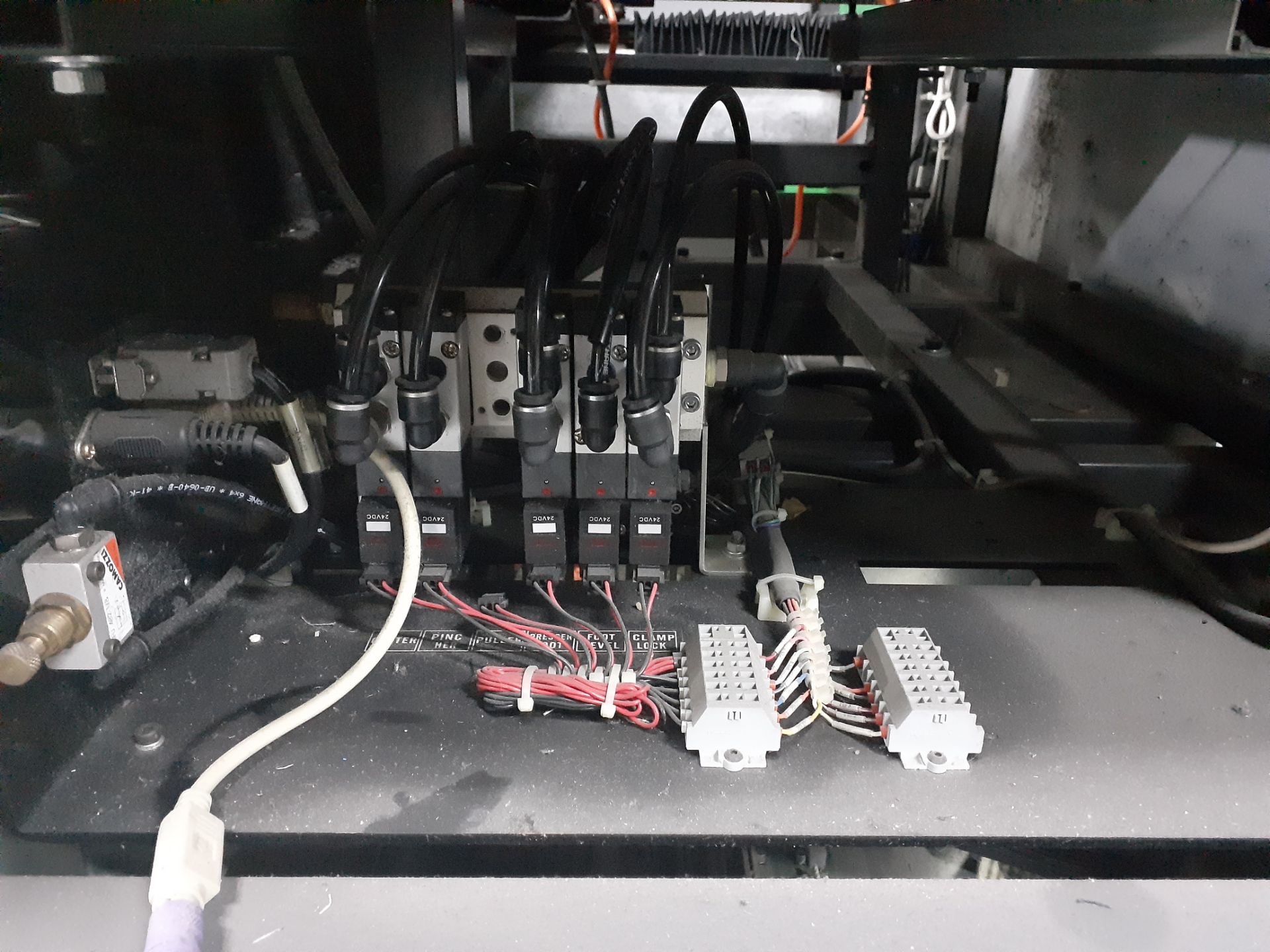 Máquina de coser industrial computarizada de alto rendimiento marca Orisol, Modelo: OS-305 - Image 17 of 29