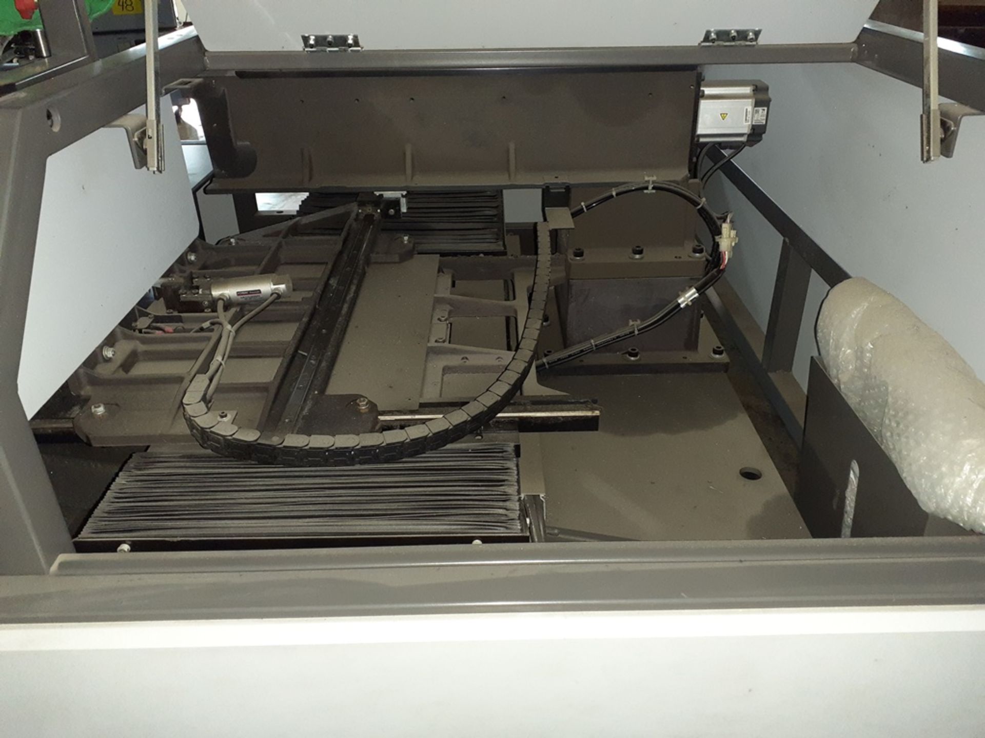 Máquina de coser industrial computarizada de alto rendimiento marca Orisol, Modelo: OS-305 - Image 15 of 39