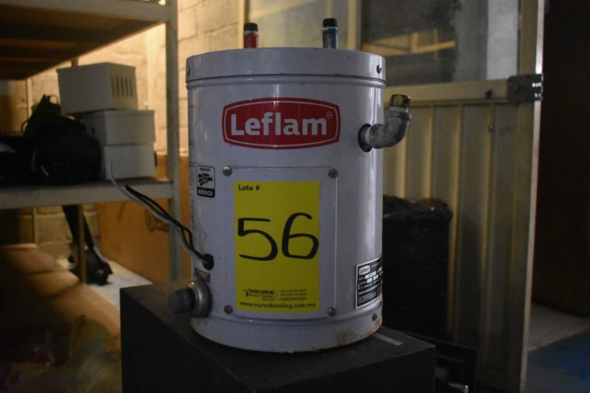 Calentador eléctrico marca Leflam, Modelo: 204-009, Serie: 18F200157, Capacidad: 9 litros.
