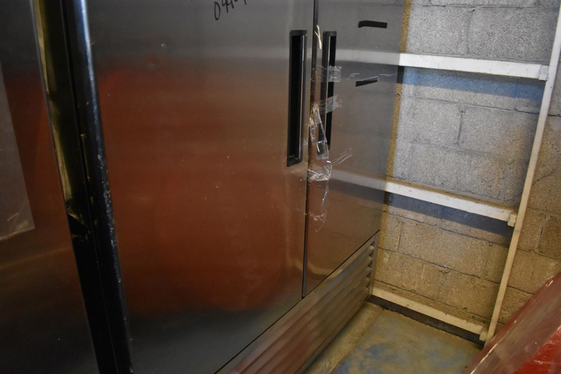 Refrigerador en acero inoxidable de dos puertas abatibles marca Parker Equipment - Image 6 of 9