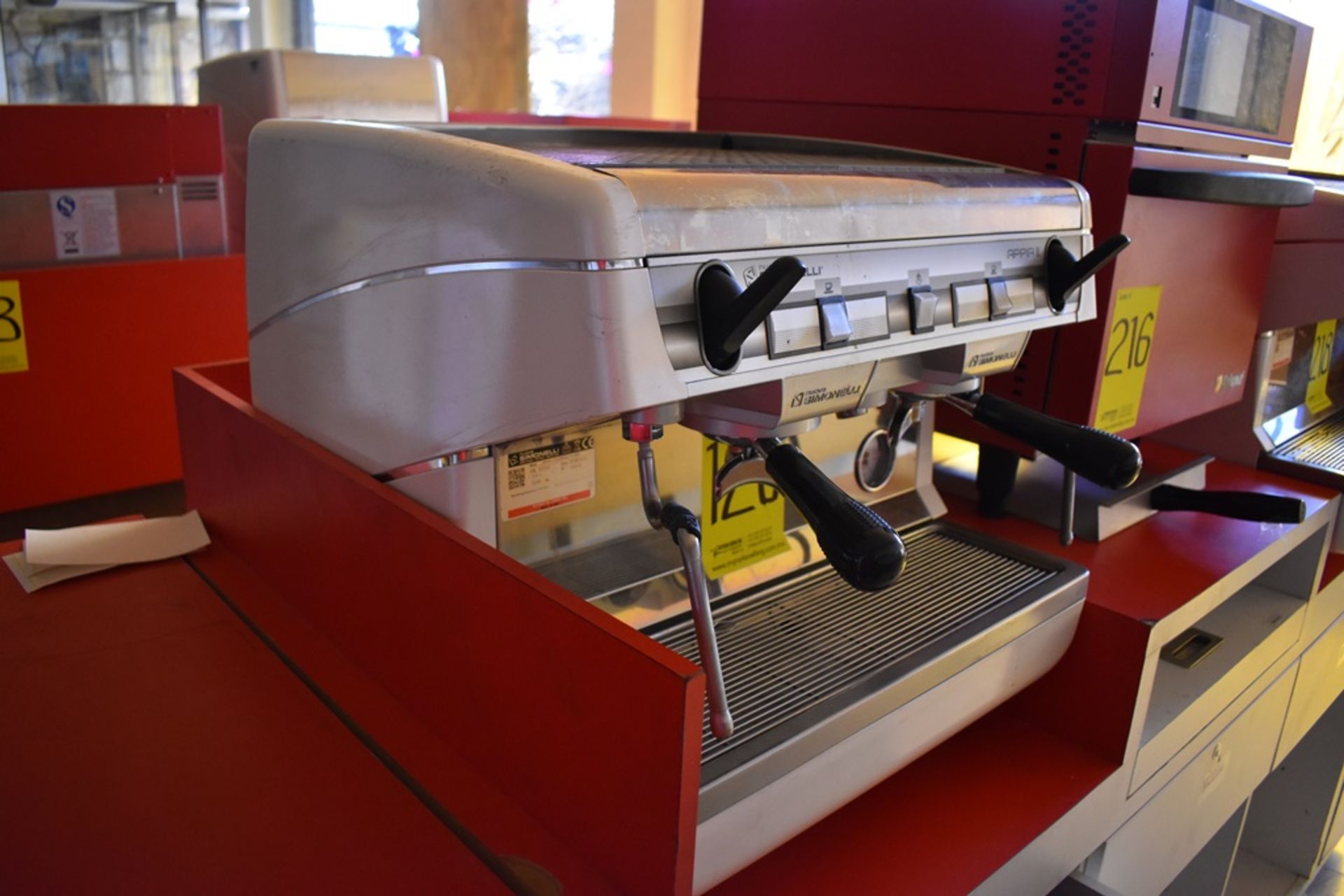 Máquina de café esspreso semiautomática de dos grupos marca Simonelli - Image 2 of 8
