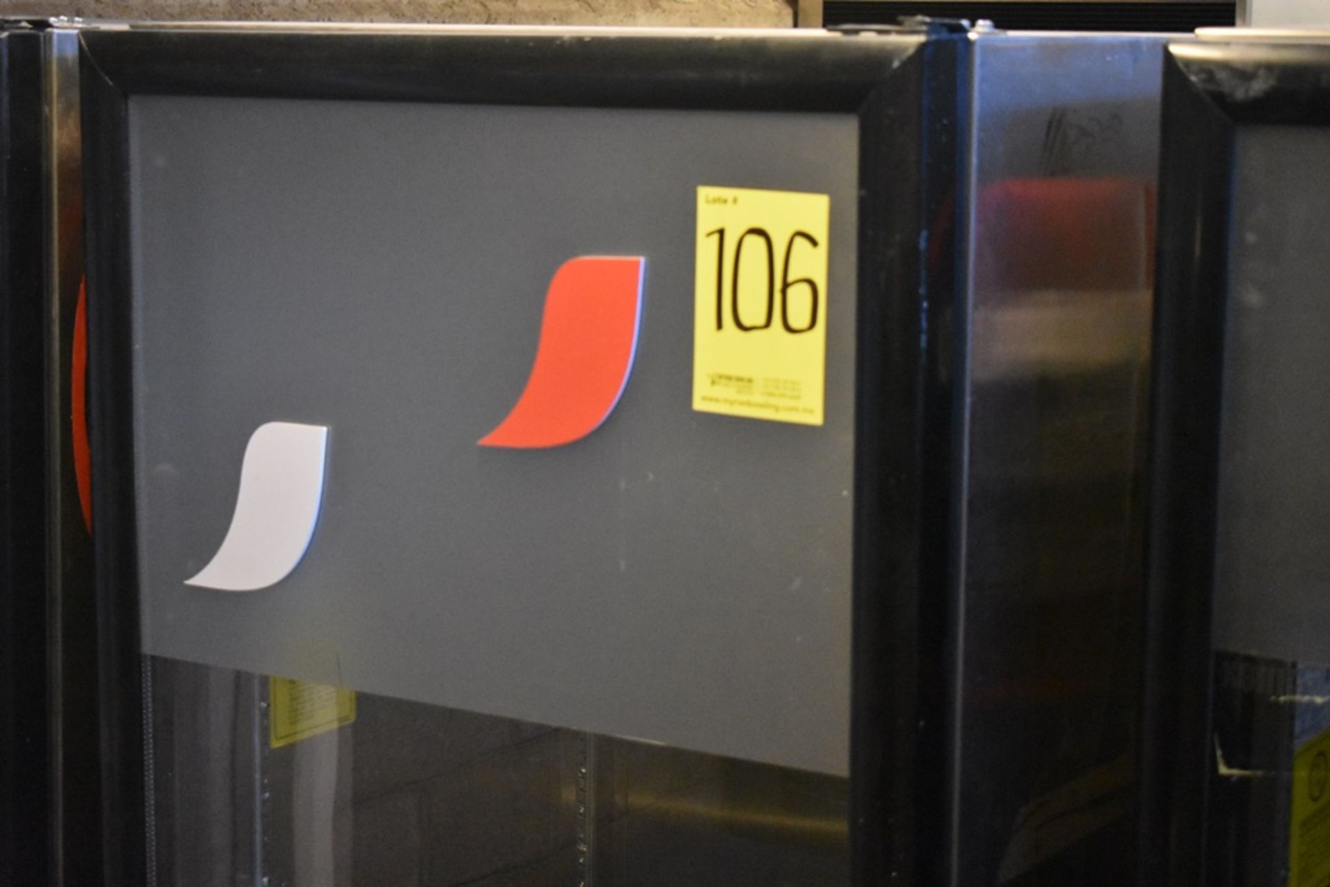 Refrigerador exhibidor con puerta de cristal marca Imbera, Modelo: G319CBMAD - Image 3 of 13