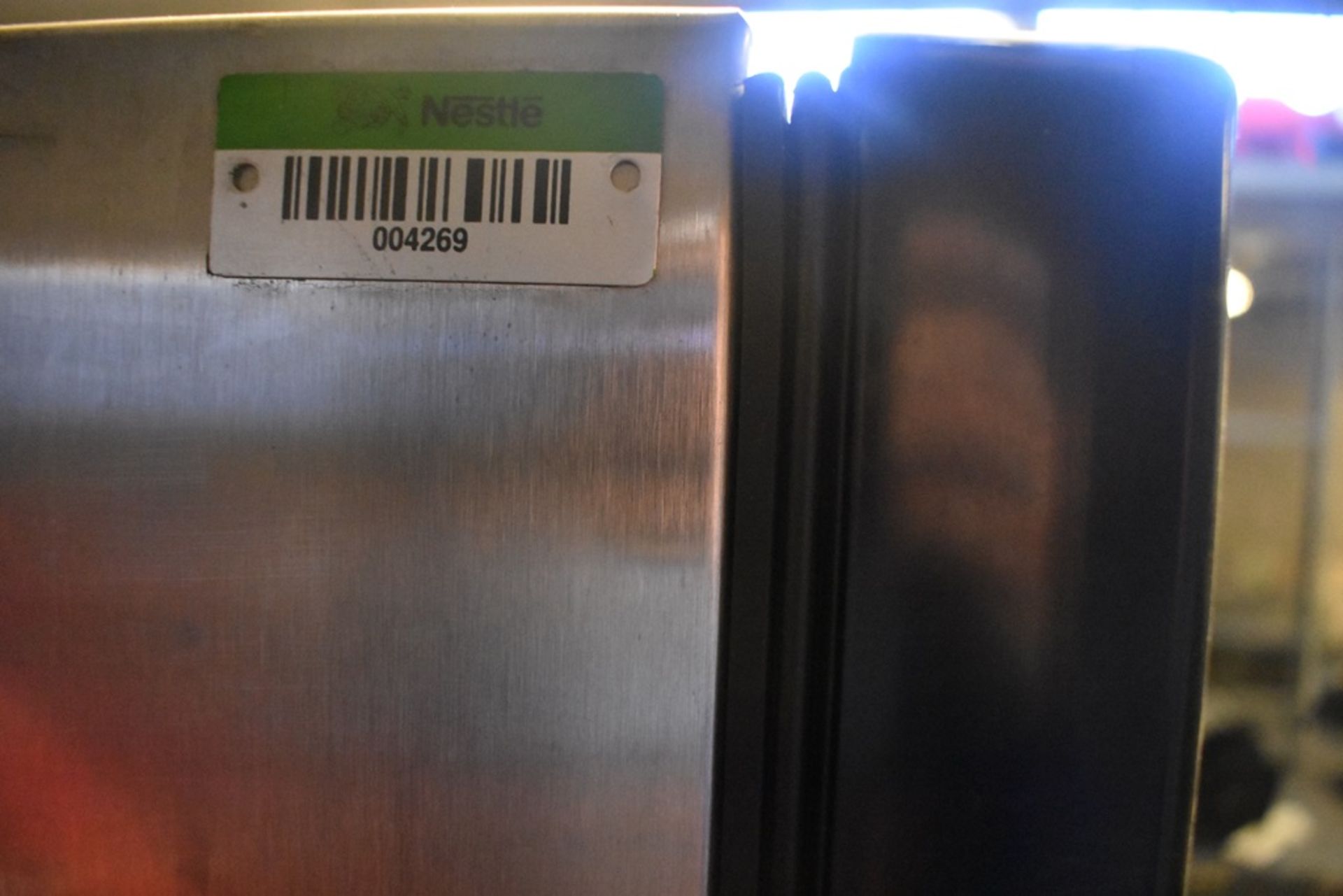 Refrigerador exhibidor con puerta de cristal marca Imbera, Modelo: G319CBMAD - Image 10 of 13