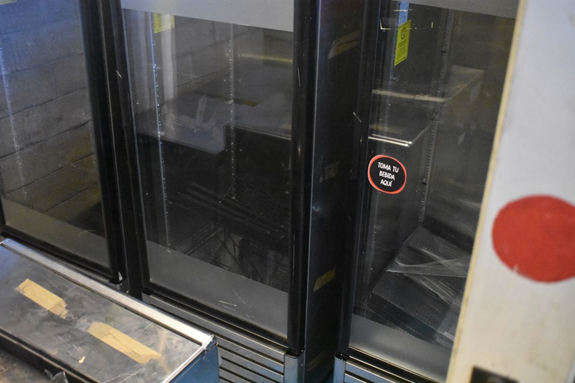 Refrigerador exhibidor con puerta de cristal marca Imbera, Modelo: G319CBMAD - Image 4 of 13