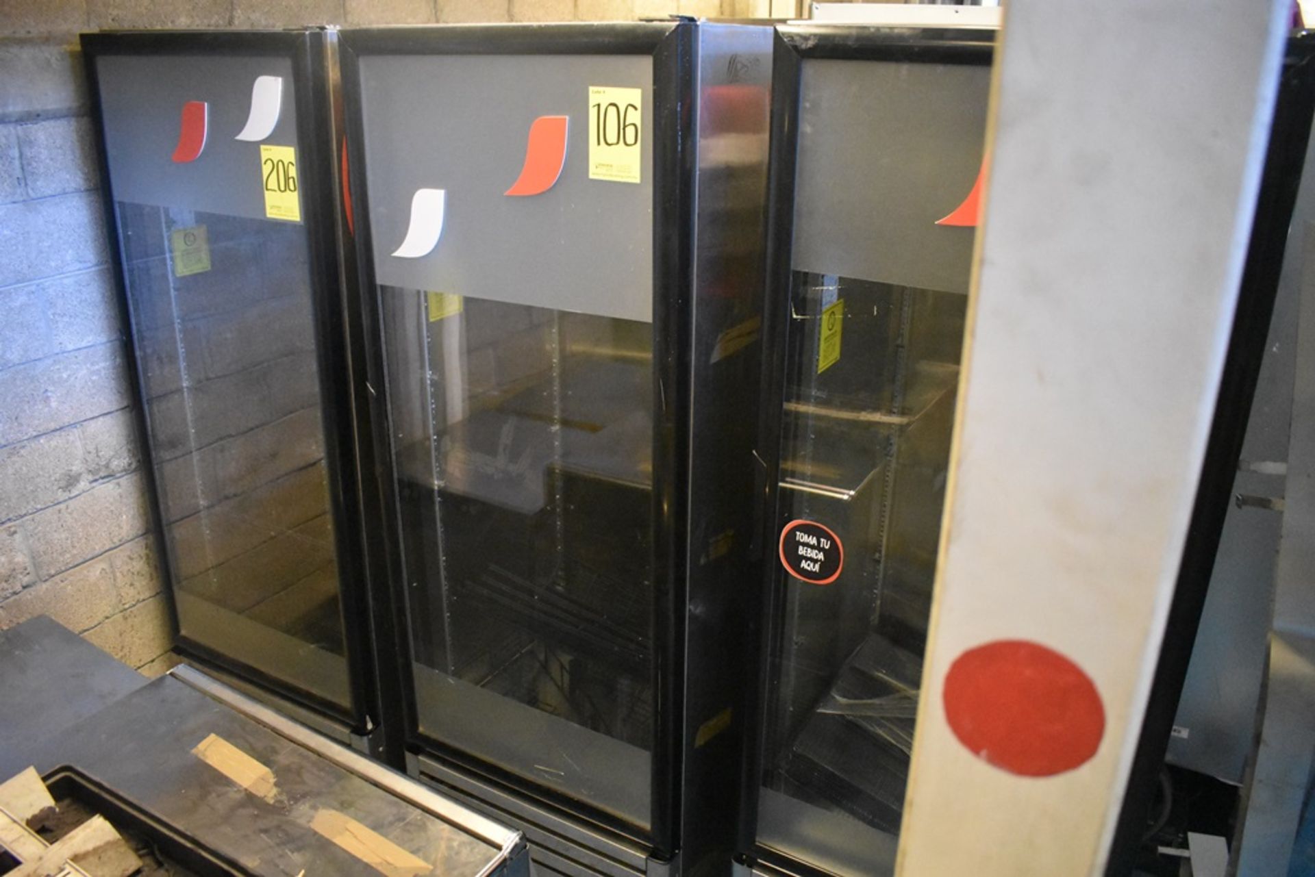 Refrigerador exhibidor con puerta de cristal marca Imbera, Modelo: G319CBMAD - Image 2 of 13