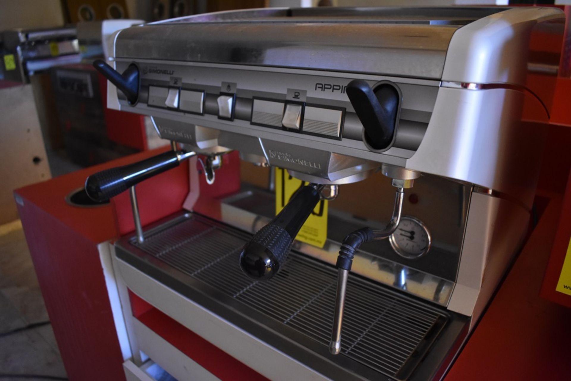 Máquina de café esspreso semiautomática de dos grupos marca Simonelli - Bild 3 aus 8