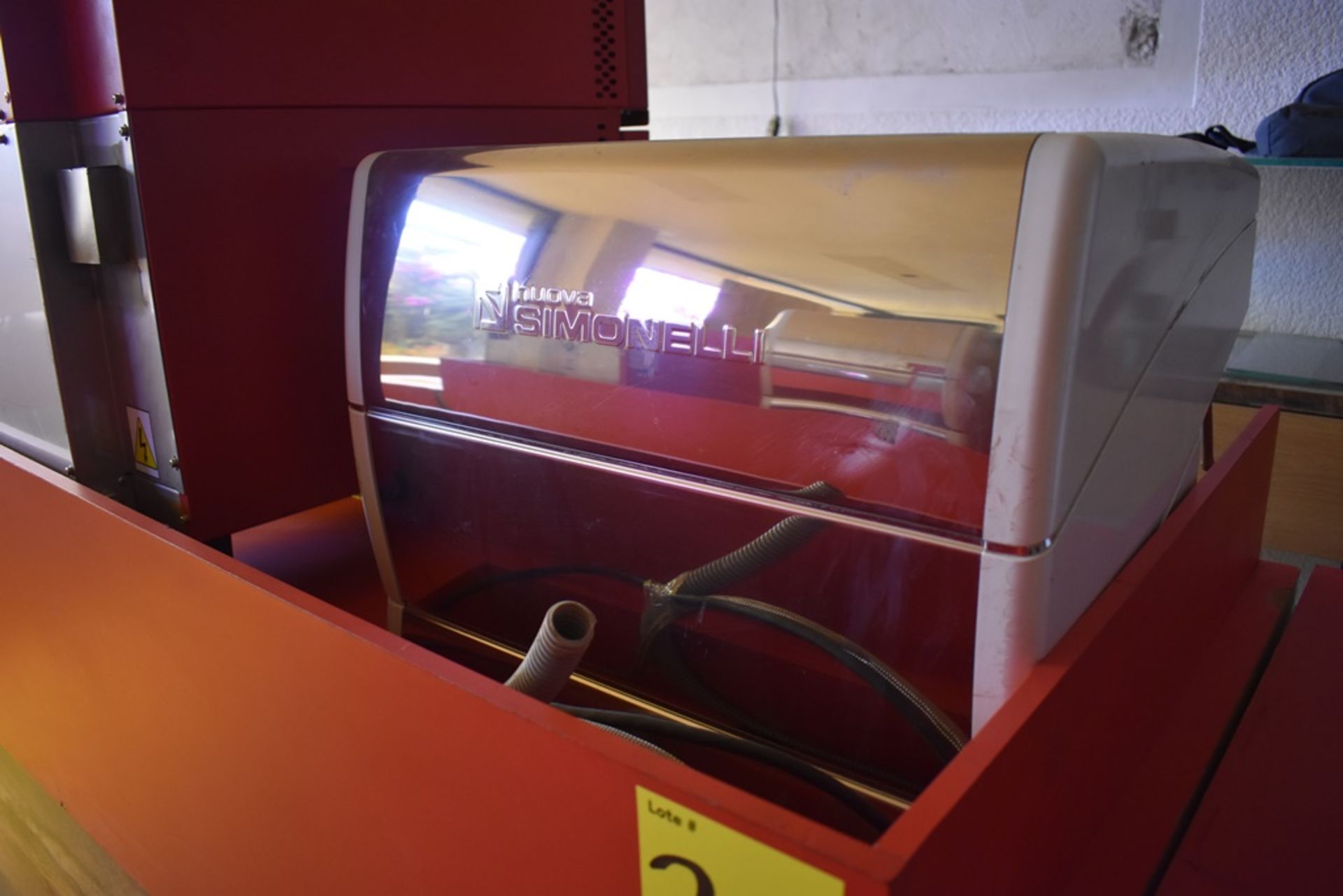 Máquina de café esspreso semiautomática de dos grupos marca Simonelli - Image 5 of 8