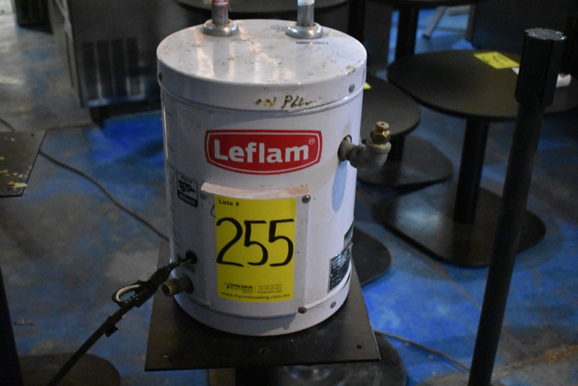 Calentador eléctrico marca Leflam, Modelo: 204-009, Serie: 18F200161, Activo: 004025