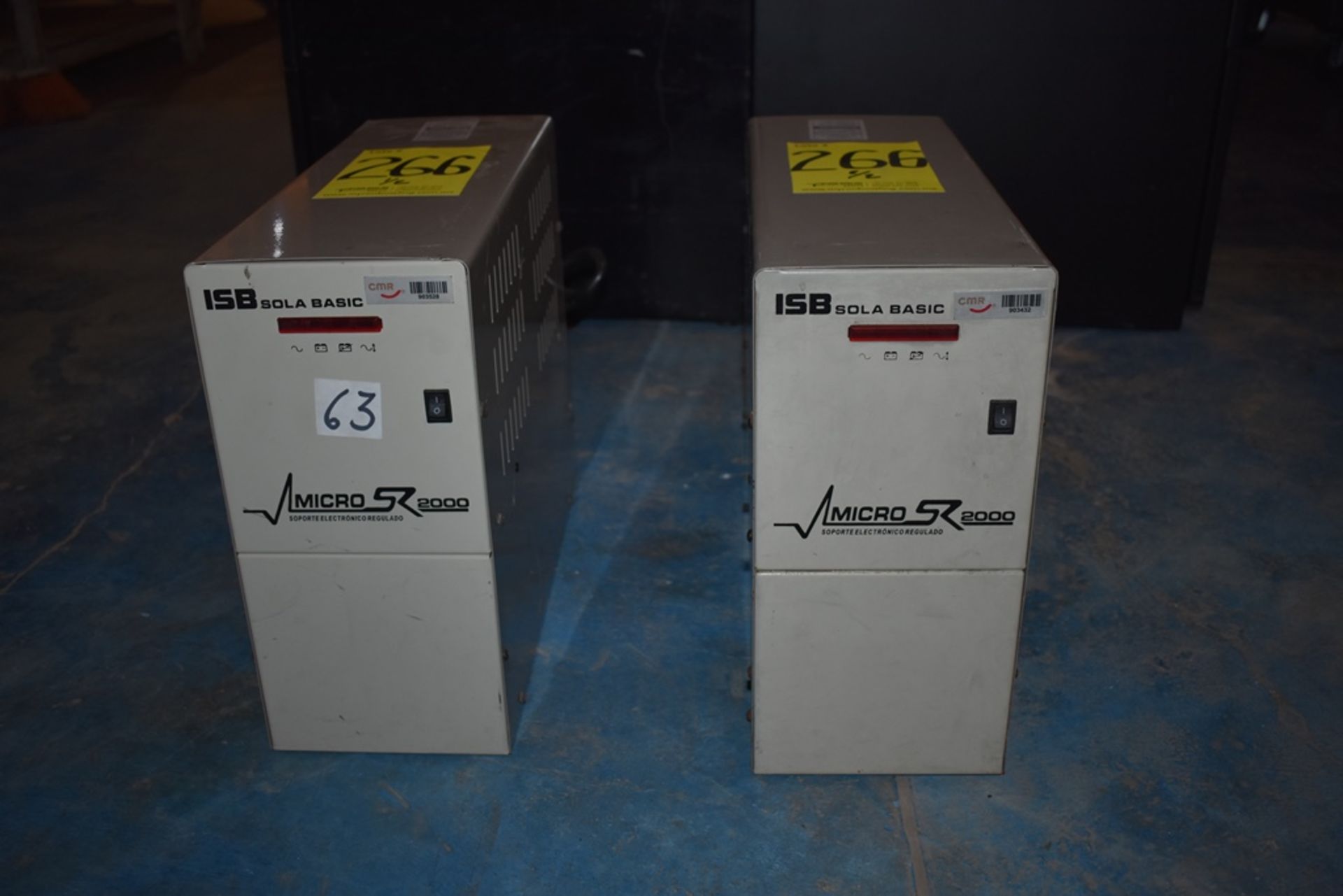 Dos reguladores de voltaje marca ISB Solabasic, modelo: XR-21-202, Series: E18F02675, E18H01516