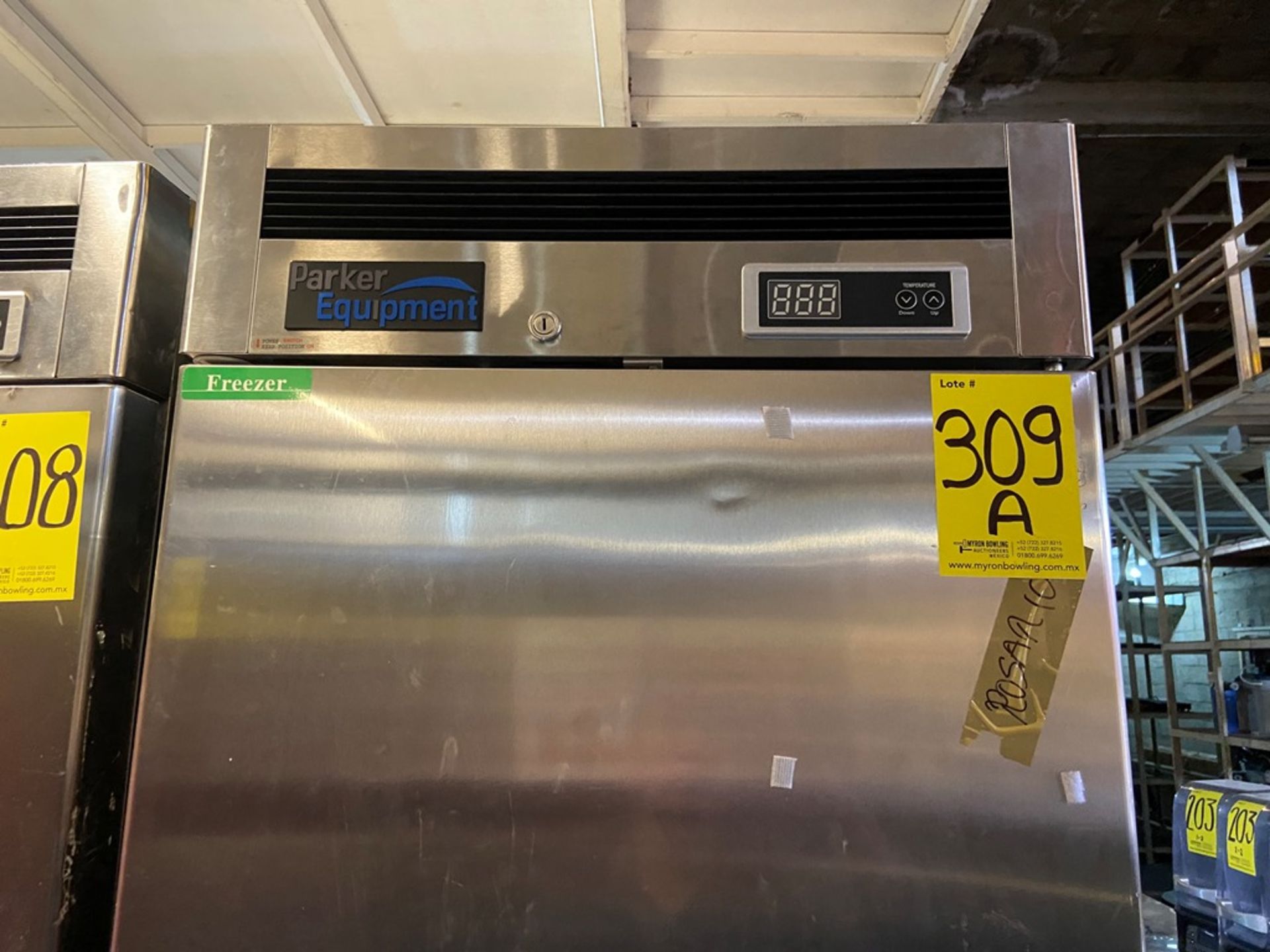 Refrigerador en acero inoxidable marca Parker Equipment, Modelo: LFB-771PC