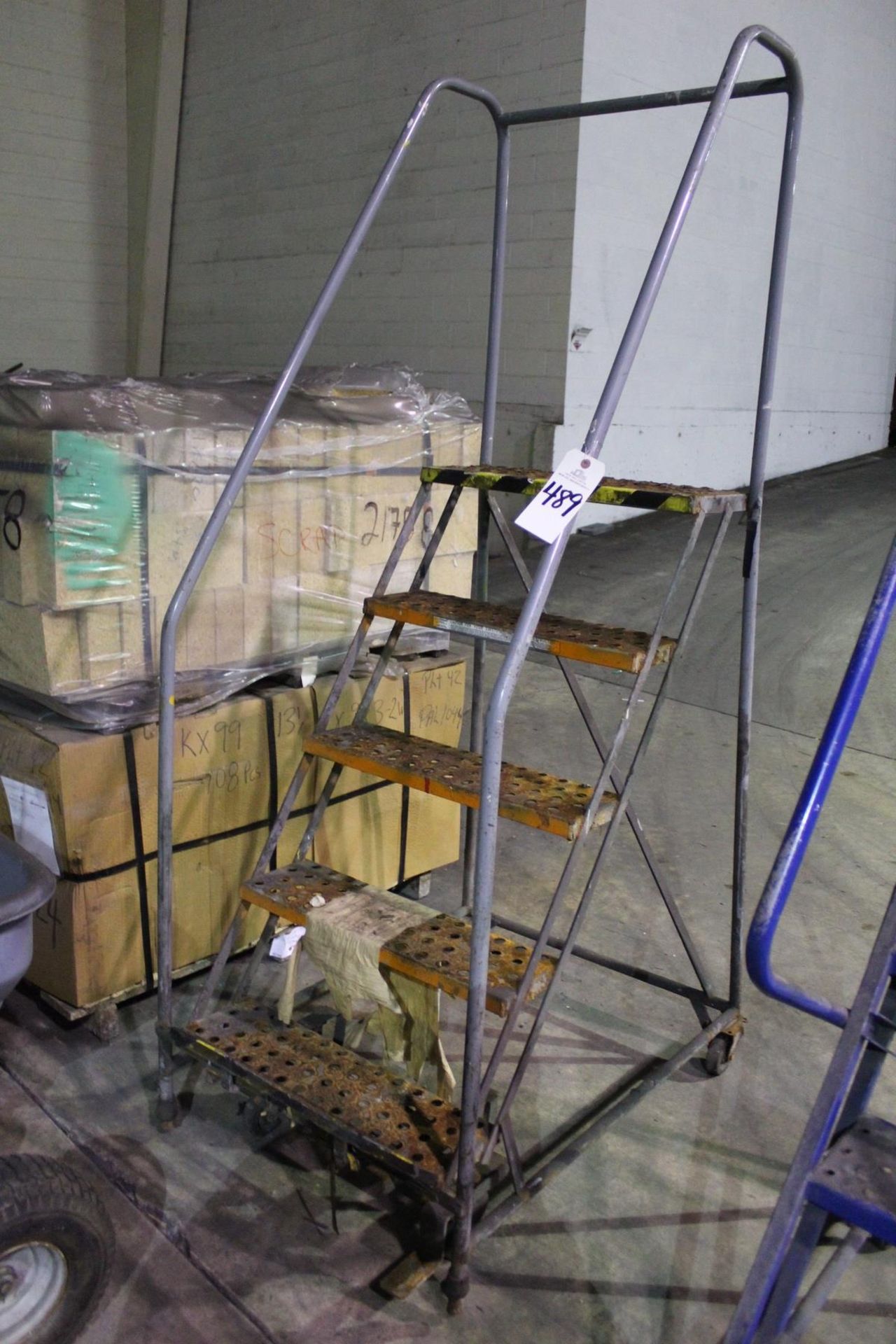 5' Warehouse Ladder | Rig Fee: Hand Carry or Contact Rigger