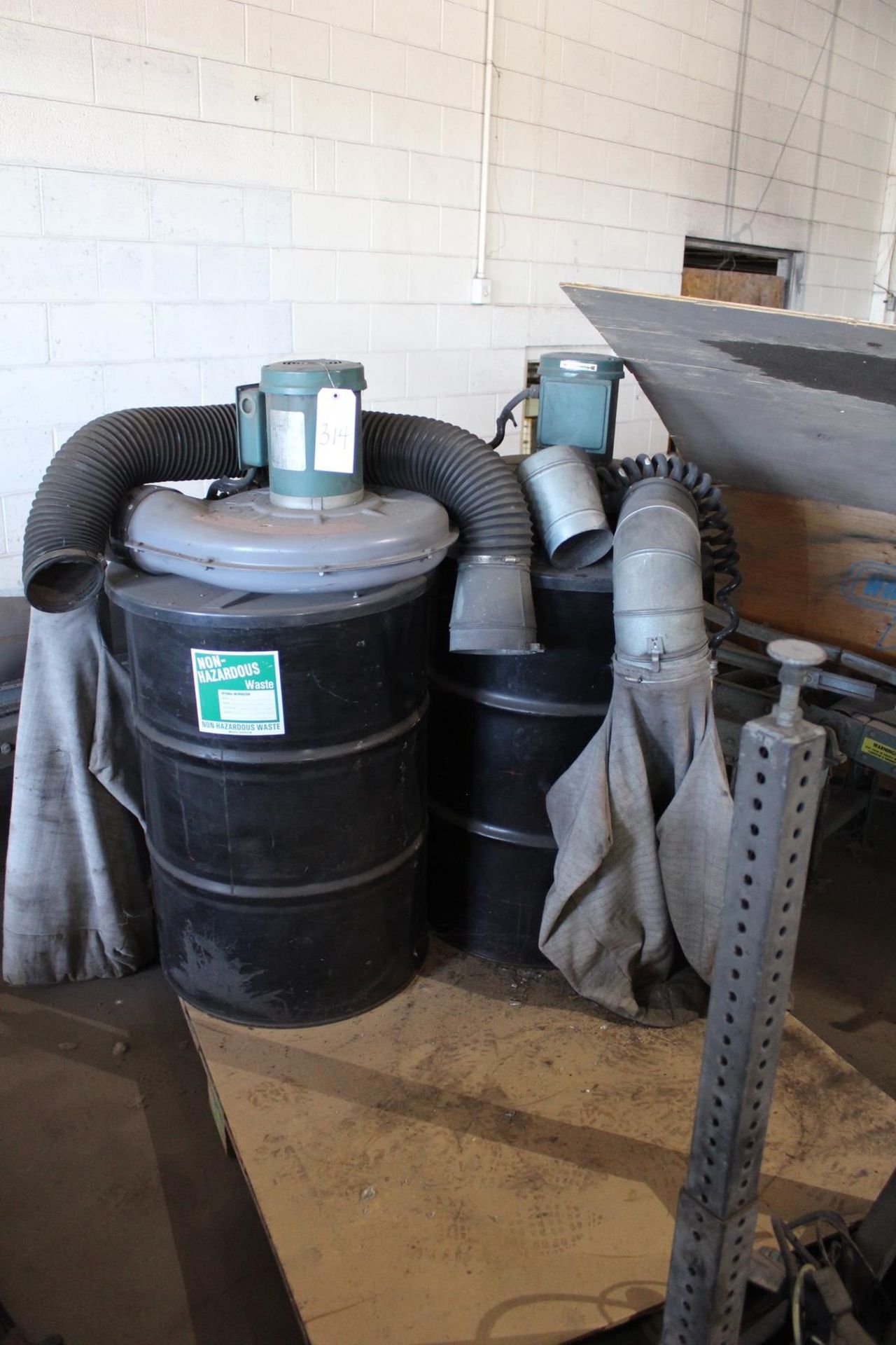 Lot of (2) Drum Vacuums | Rig Fee: $25