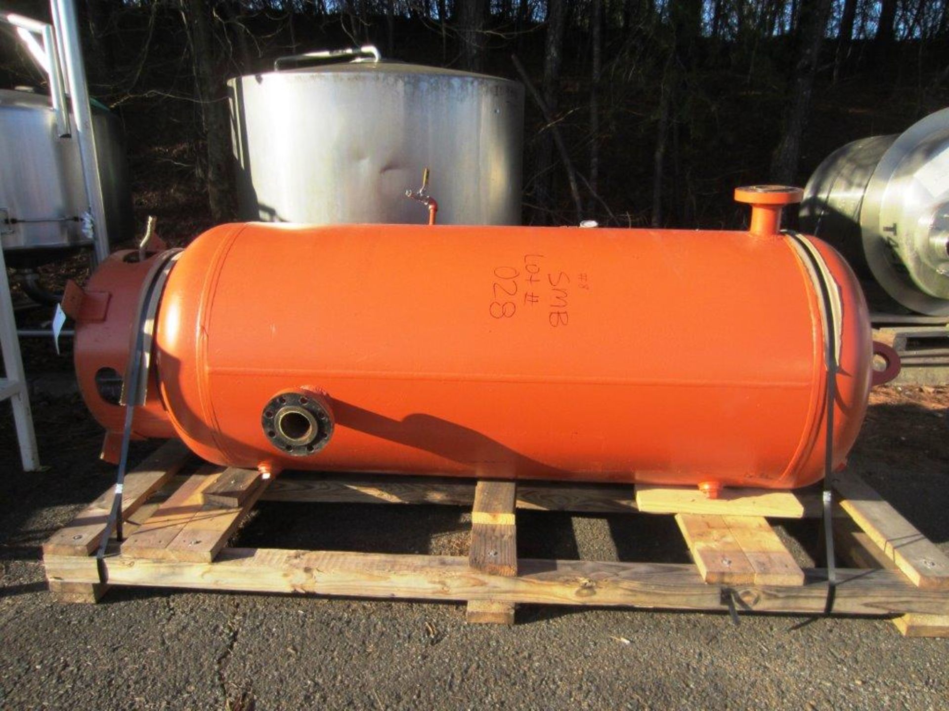 Silvan Industries 275 Gal High Pres Vertical Air Receiver, S/N: 392550 | Load Fee: $50