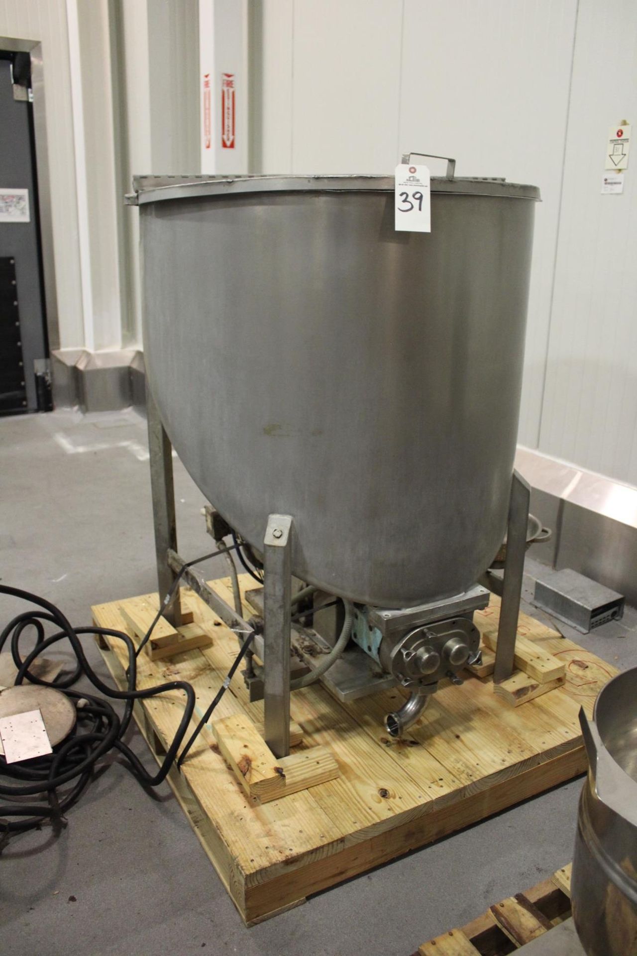 Fedco 100 Gallon Slurry Tank, W/ Pump | Rig Fee: $75