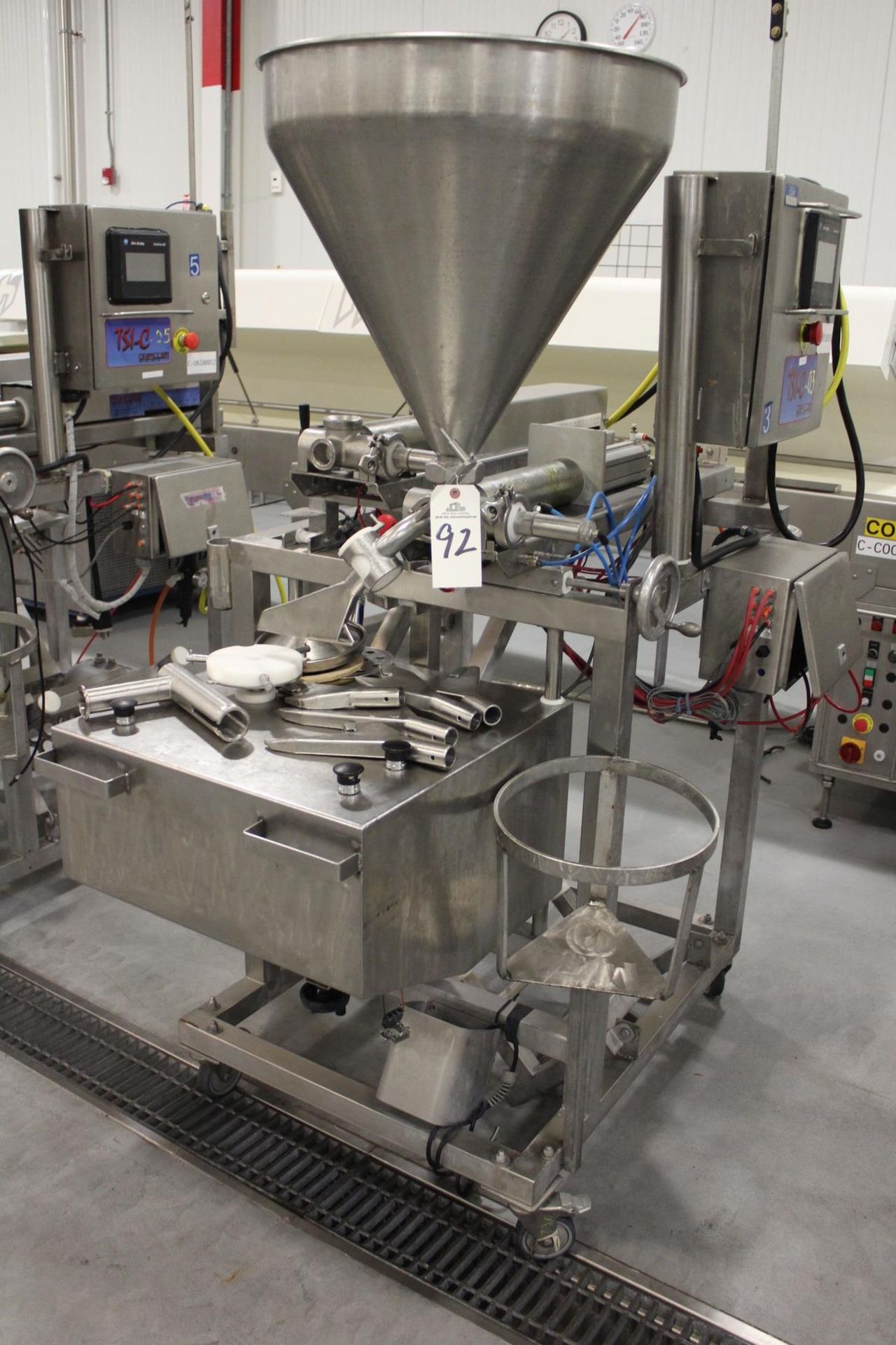 Unifiller Dual Piston, Hopper Fed Automatic Cake Finishing Center | Rig Fee: $175