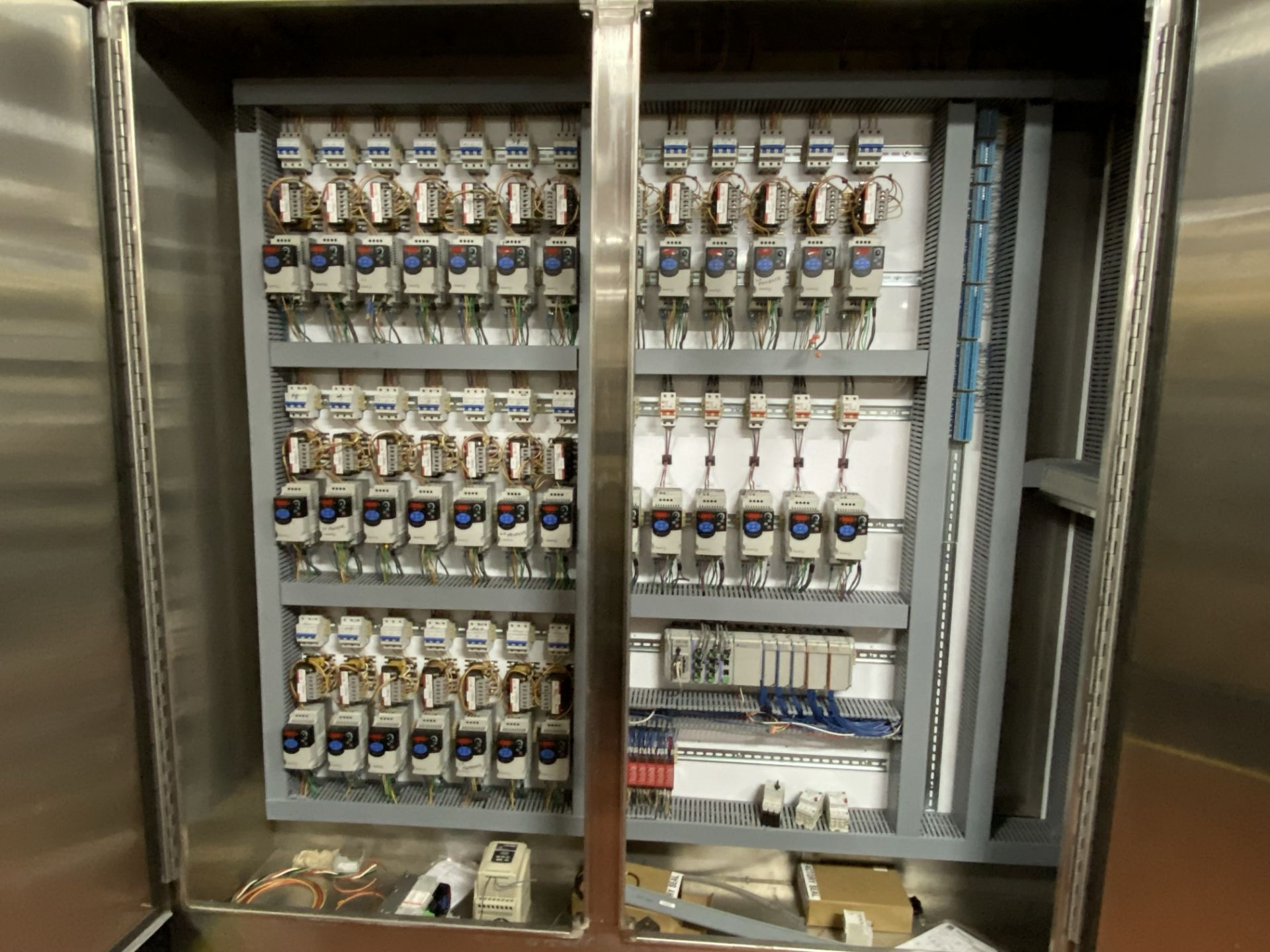 Stainless Steel Control Panel for Conveyor System, (33) Allen Bradley Powerflex V | Rig Fee: $850 - Image 2 of 2