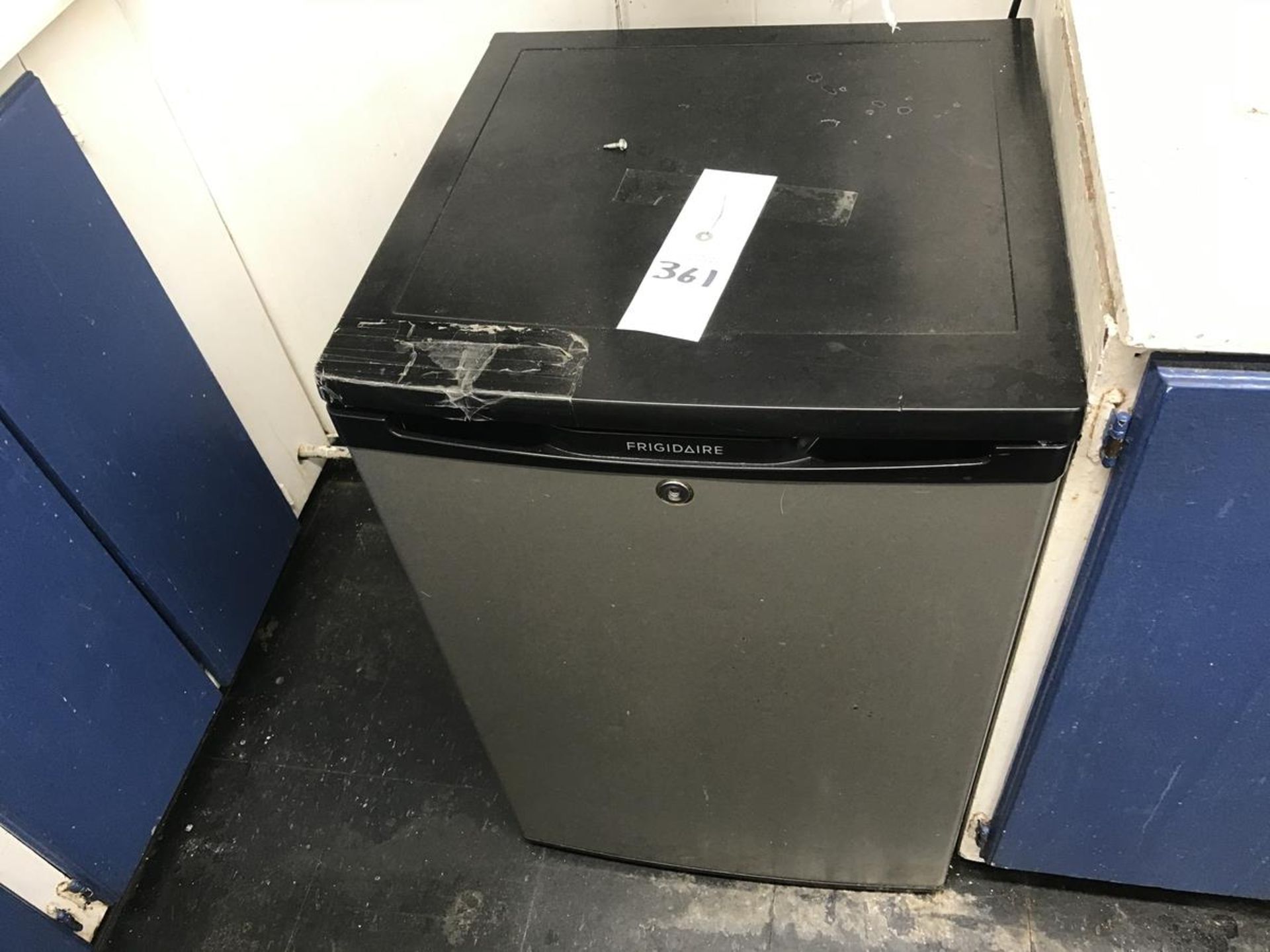 (1) Refrigerator | Rig Fee: $25