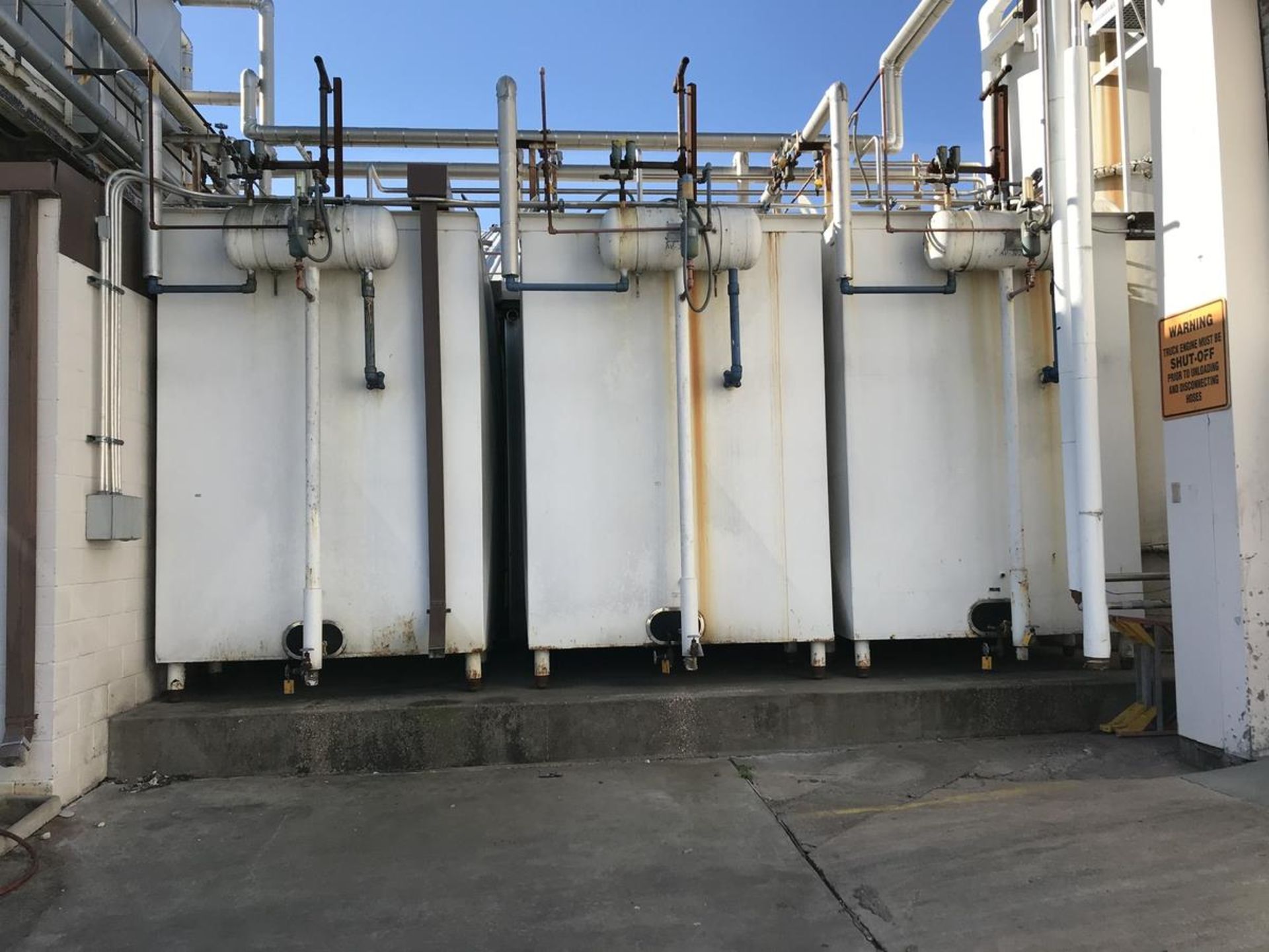 DCI 4,700 Rectangular Horizontal Tank, Ammonia Jacket, Stainless Steel Front, Ve | Rig Fee: $3000 - Image 2 of 3