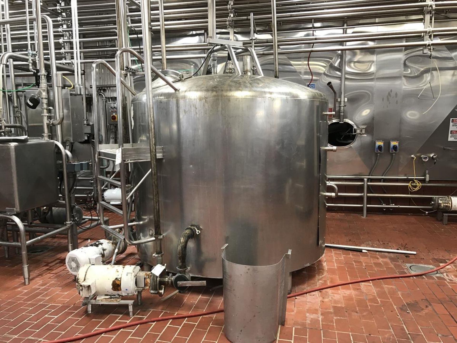 1,000 Gallon 3-Zone Jacketed Tank, Dome Top, Temperature Probe, Mount for Agitator | Rig Fee: $850